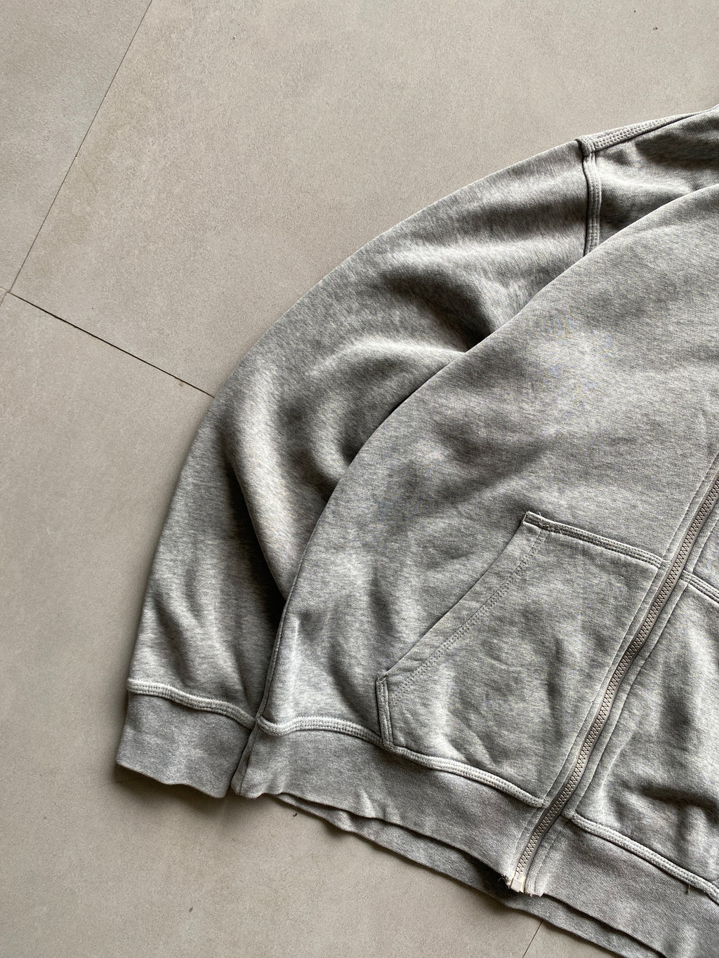 VINTAGE NIKE ZIPPER HOODIE - L