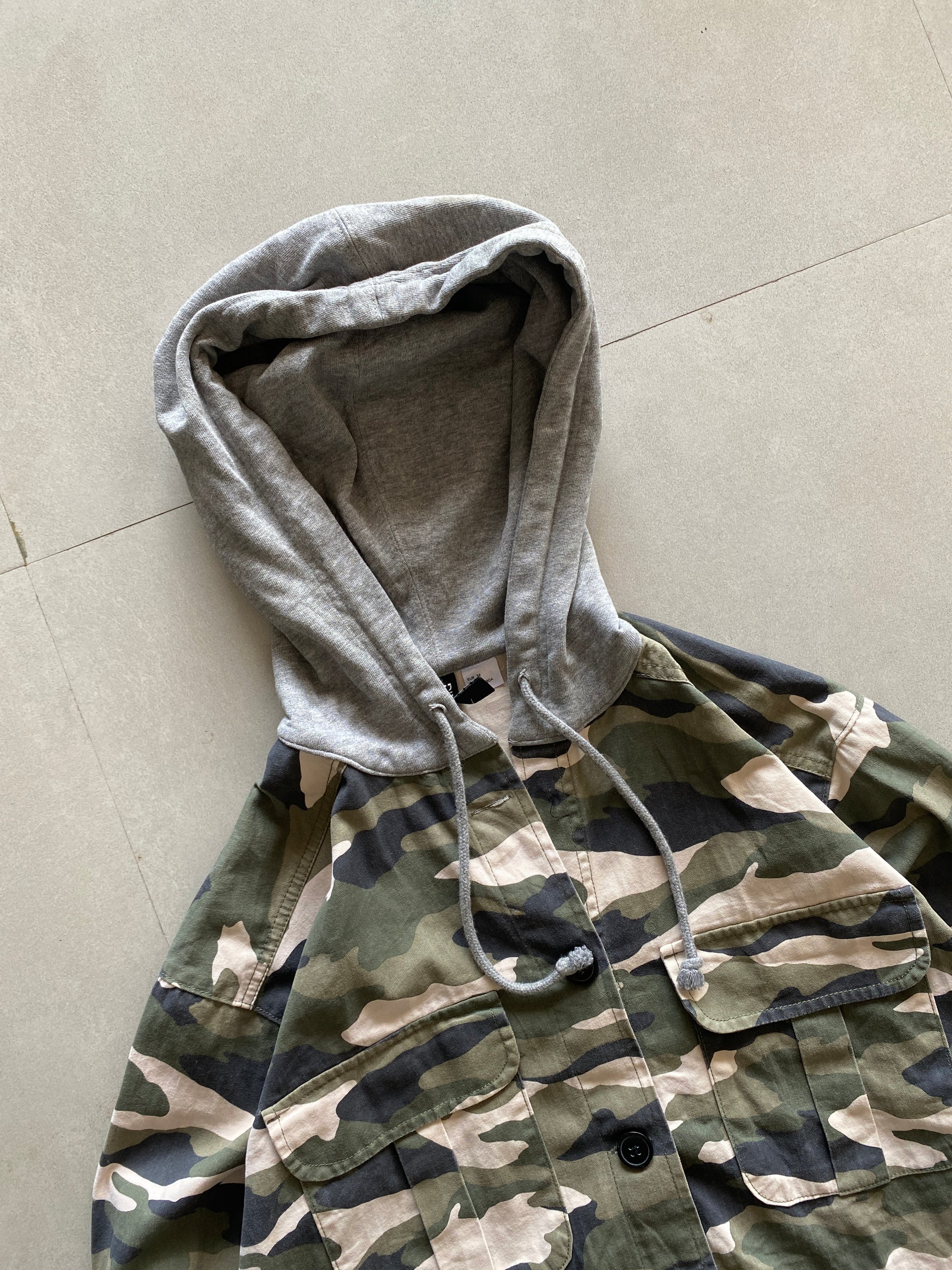 H&M CAMOUFLAGE HOODED JACKET - S
