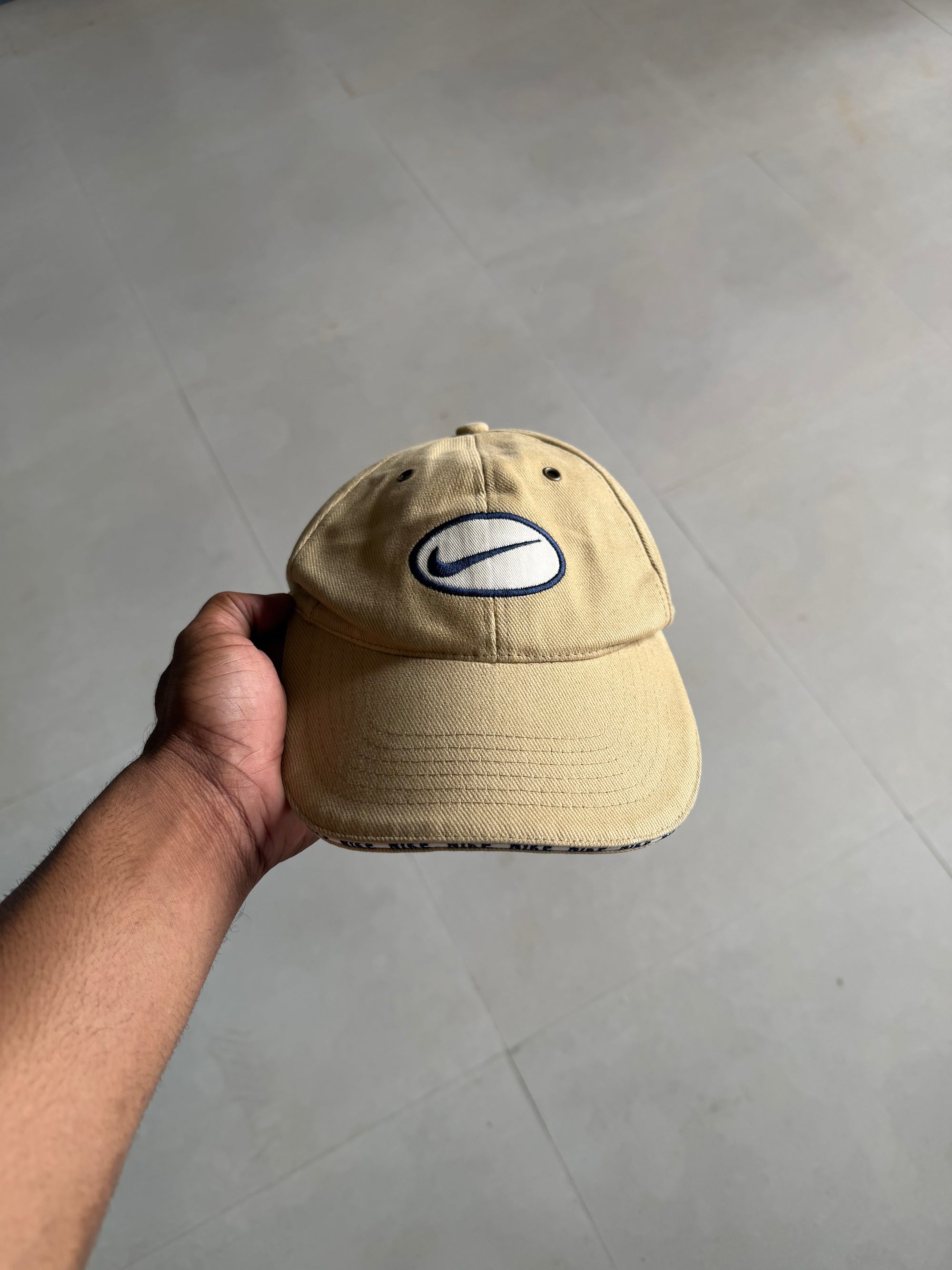 VINTAGE NIKE CAP