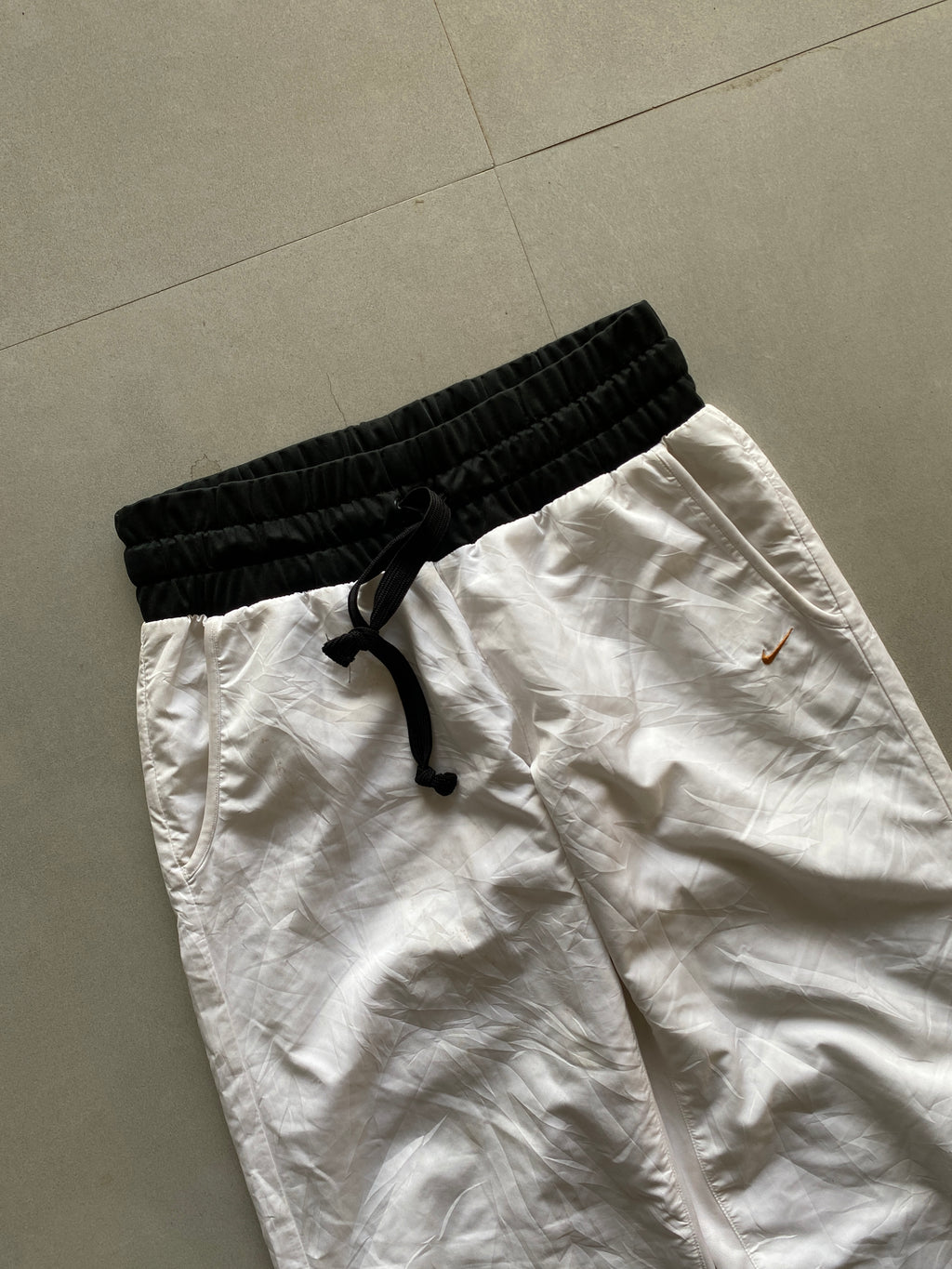VINTAGE NIKE TRACK PANT -