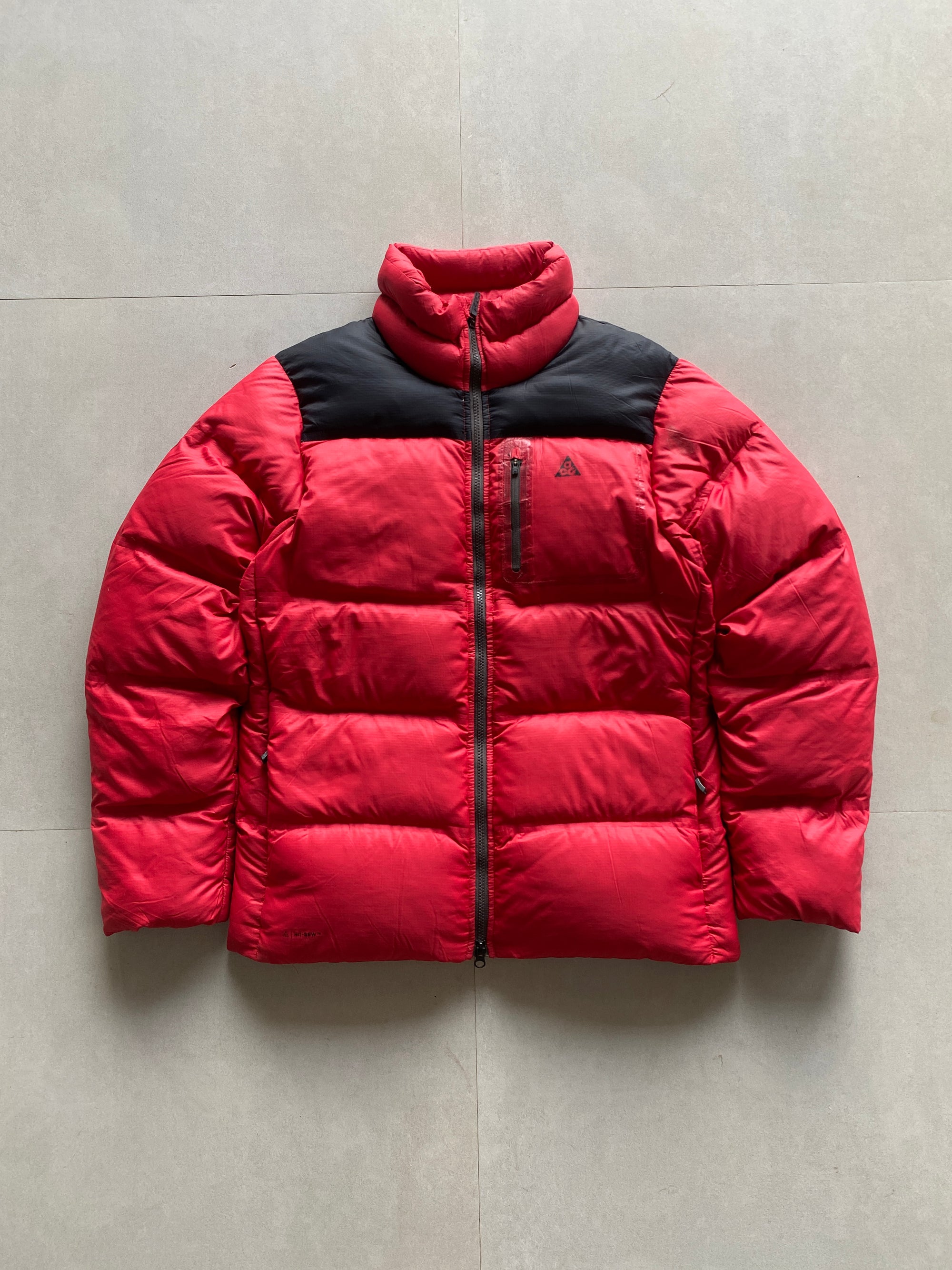 VINTAGE NIKE ACG PUFFER JACKET - M