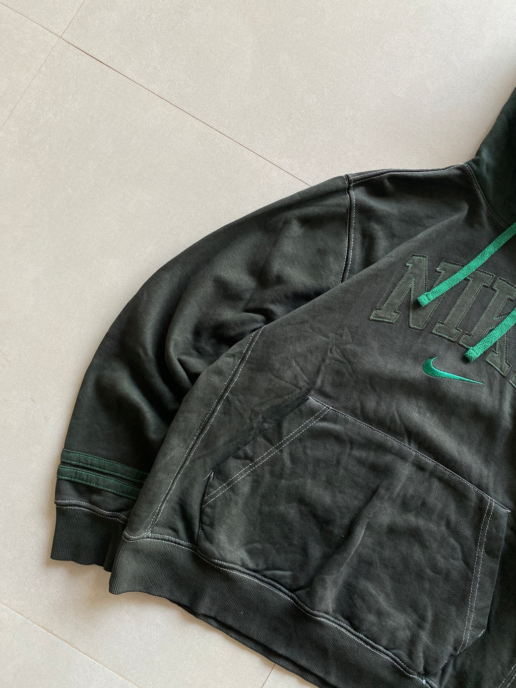 NIKE LOGO HOODIE - M