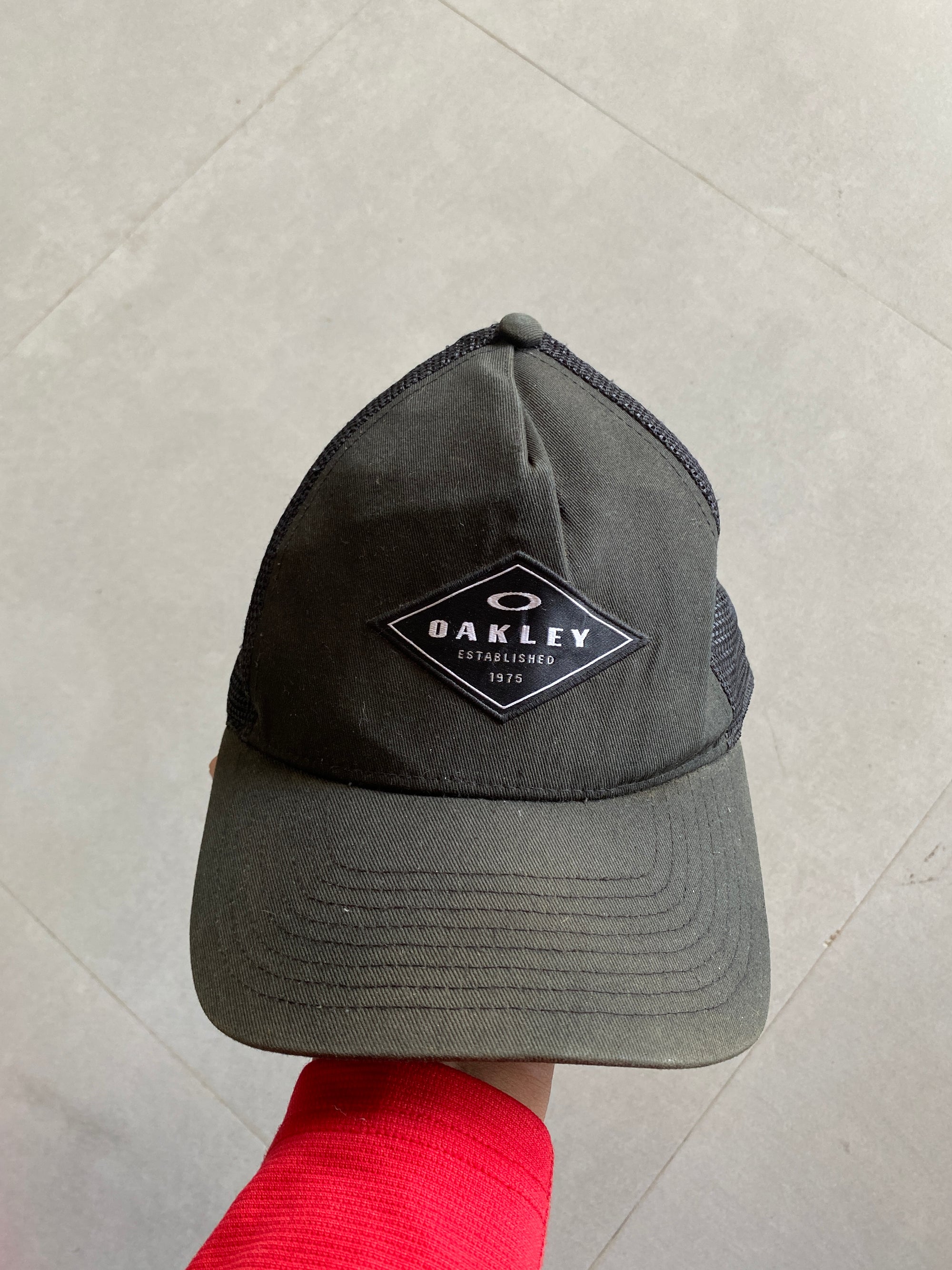 VINTAGE OAKLEY CAP