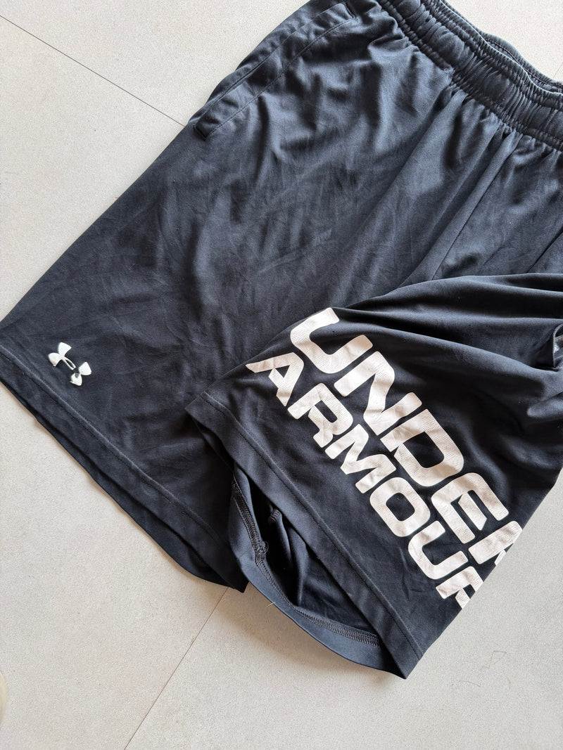 UNDER ARMOUR SHORTS - M