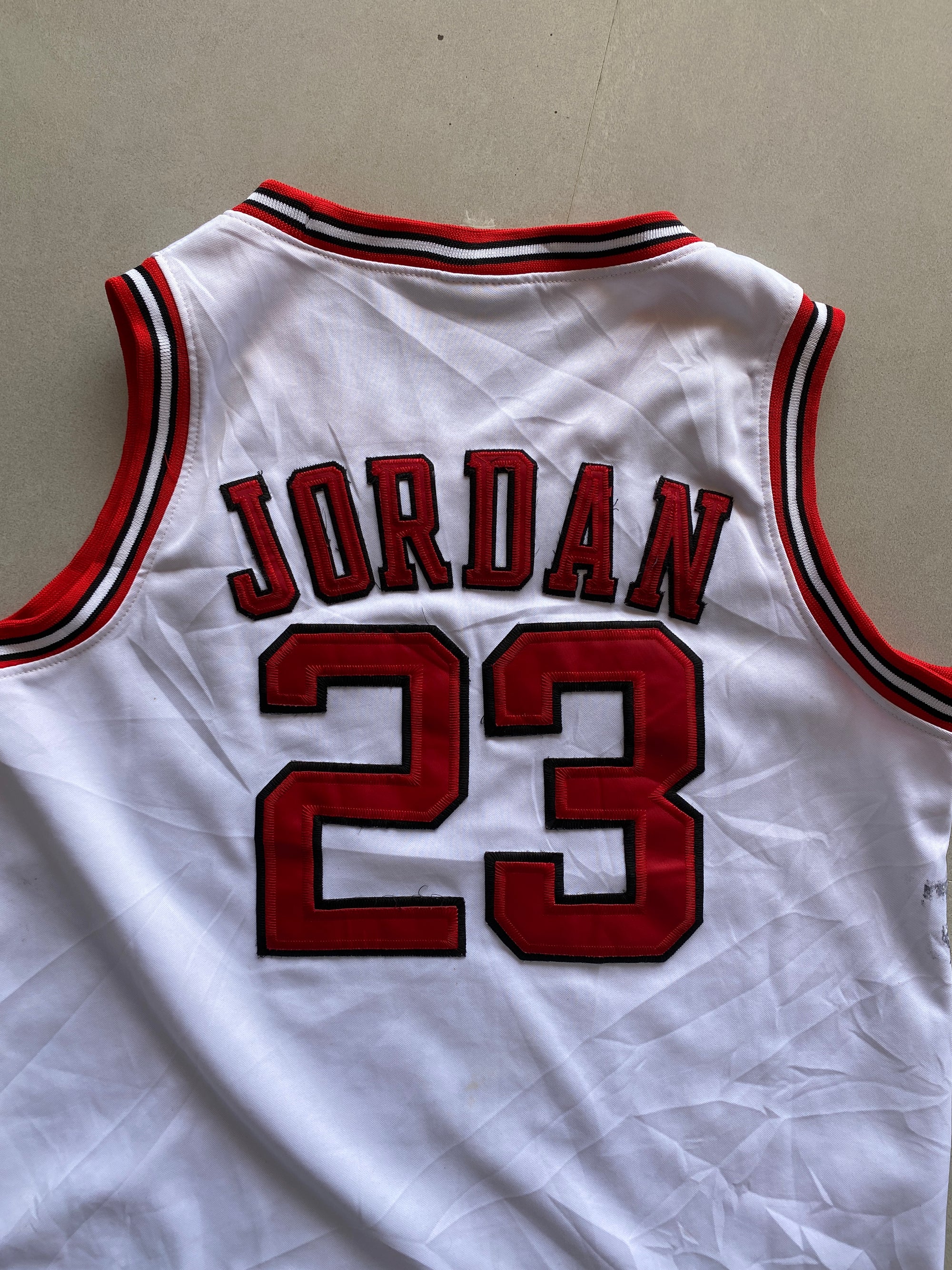 BULLS JORDAN 23 BASKETBALL JERSEY - M