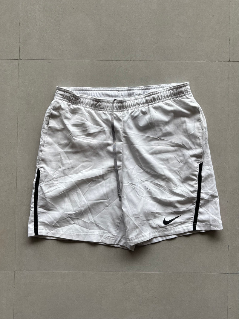 NIKE WHITE SHORTS - M