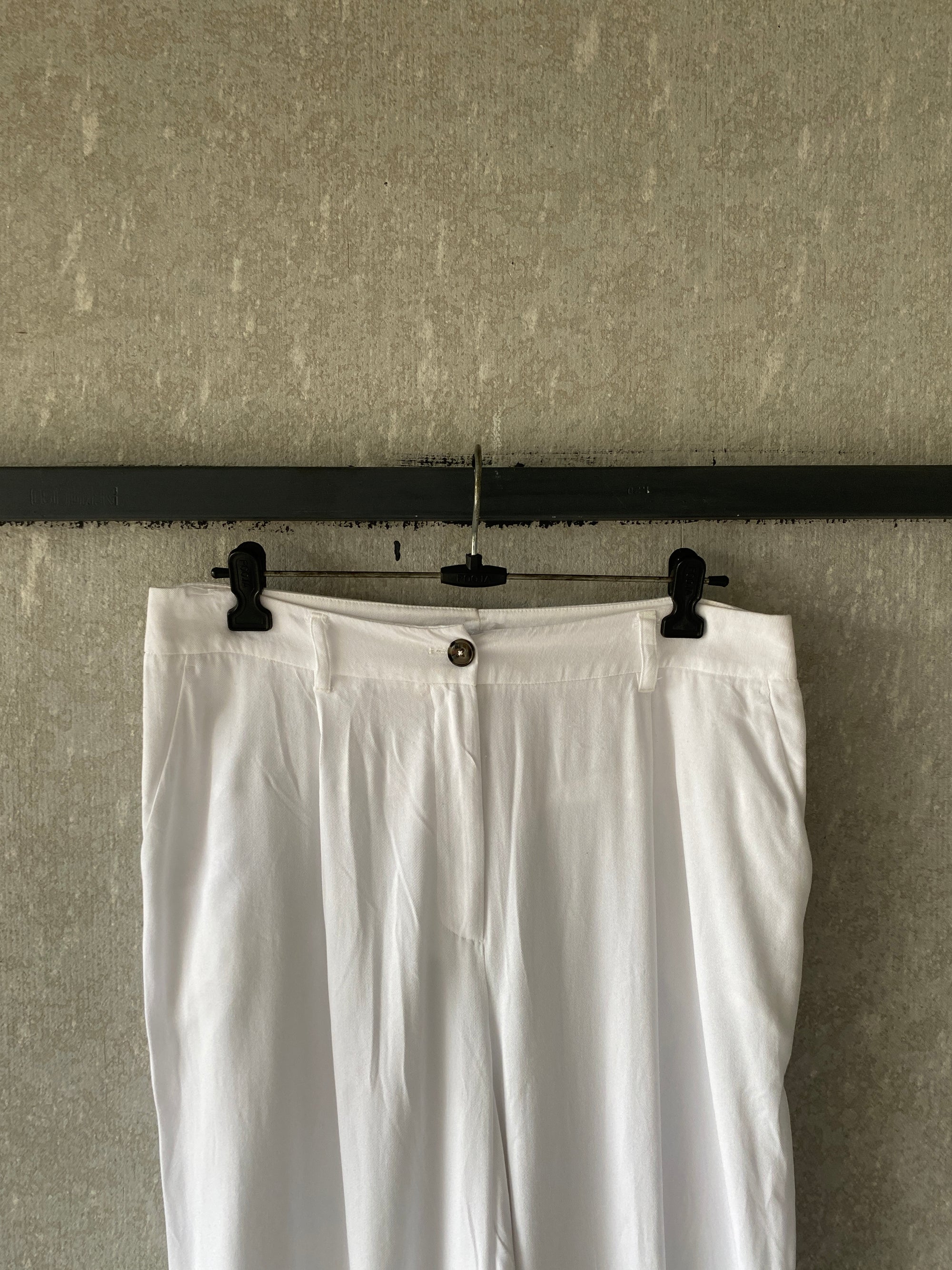 WHITE LABEL BAGGY TRACK PANT - M