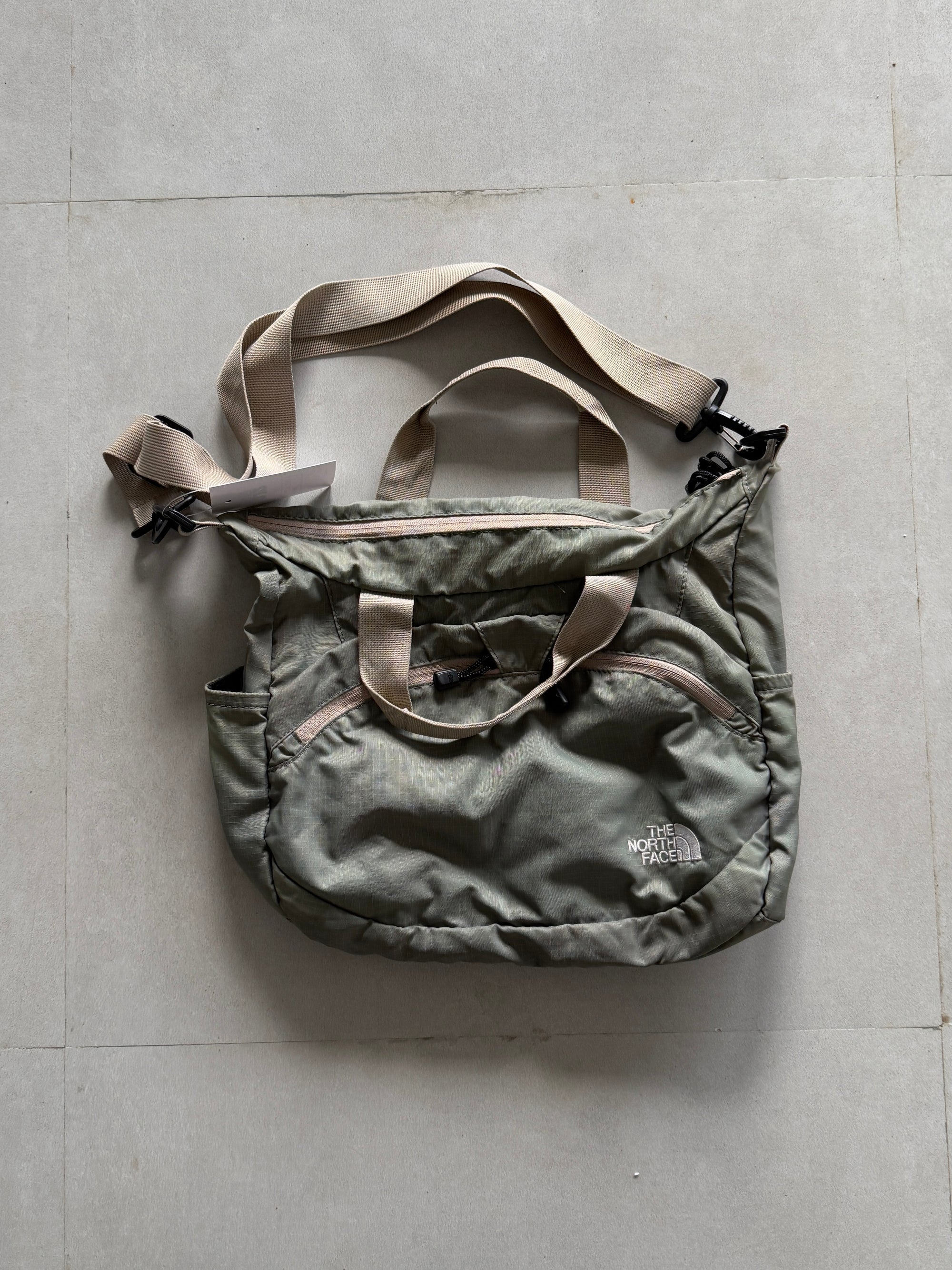 THE NORTH FACE SLING BAG