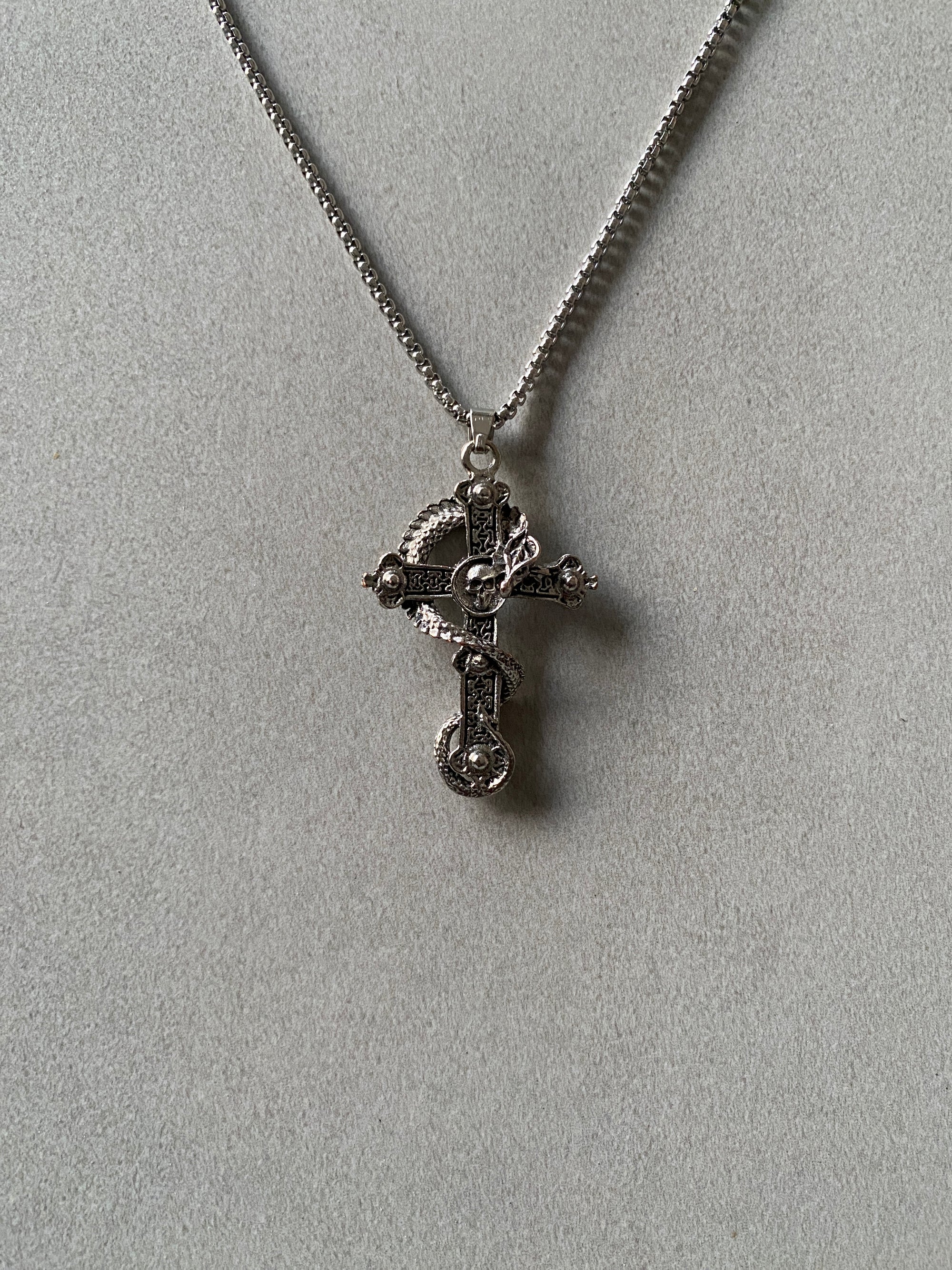 COBRA CROSS PENDANT CHAIN