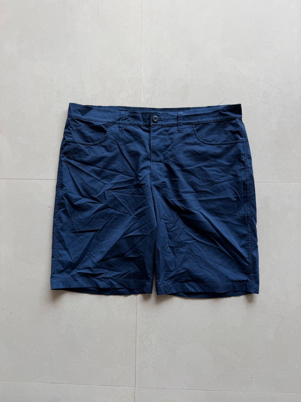 UNDER ARMOUR SHORTS - XL