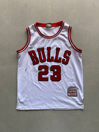 BULLS JORDAN 23 BASKETBALL JERSEY - M