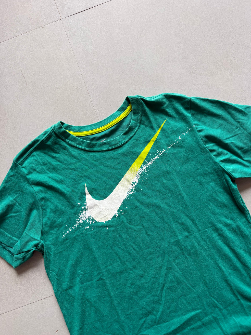 VINTAGE NIKE SWOOSH TEE -