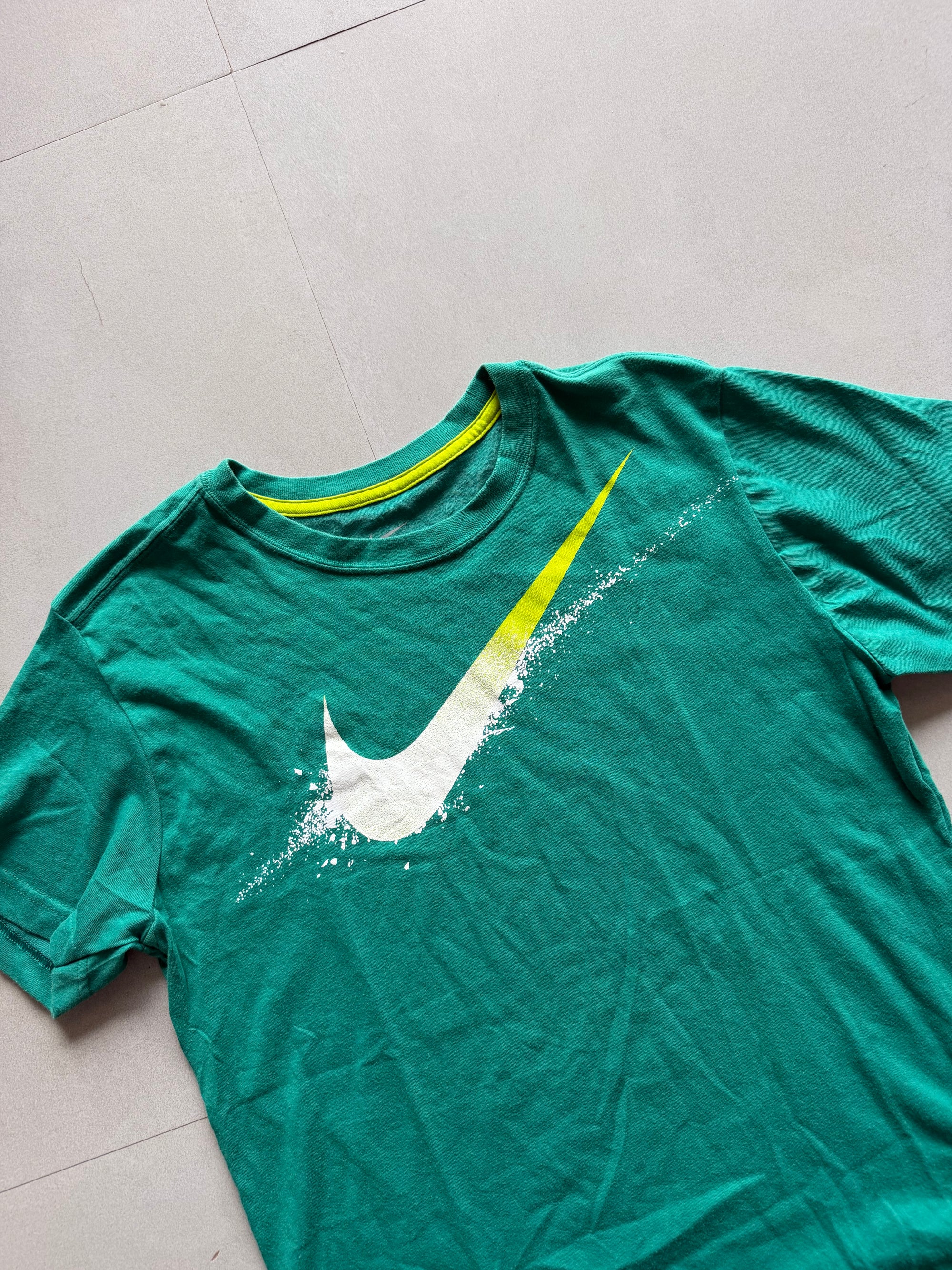 VINTAGE NIKE SWOOSH TEE -
