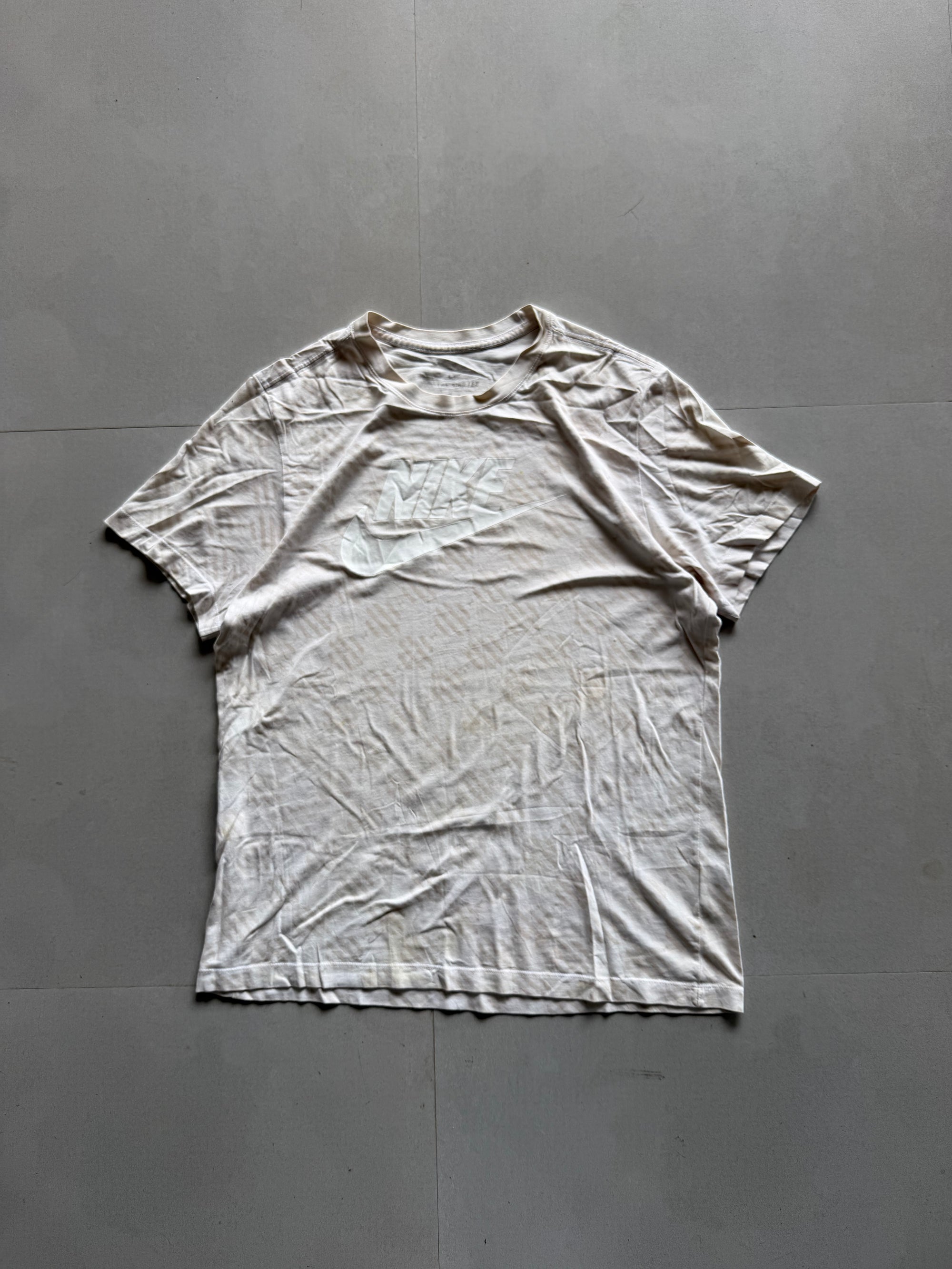 NIKE LOGO TEE - L