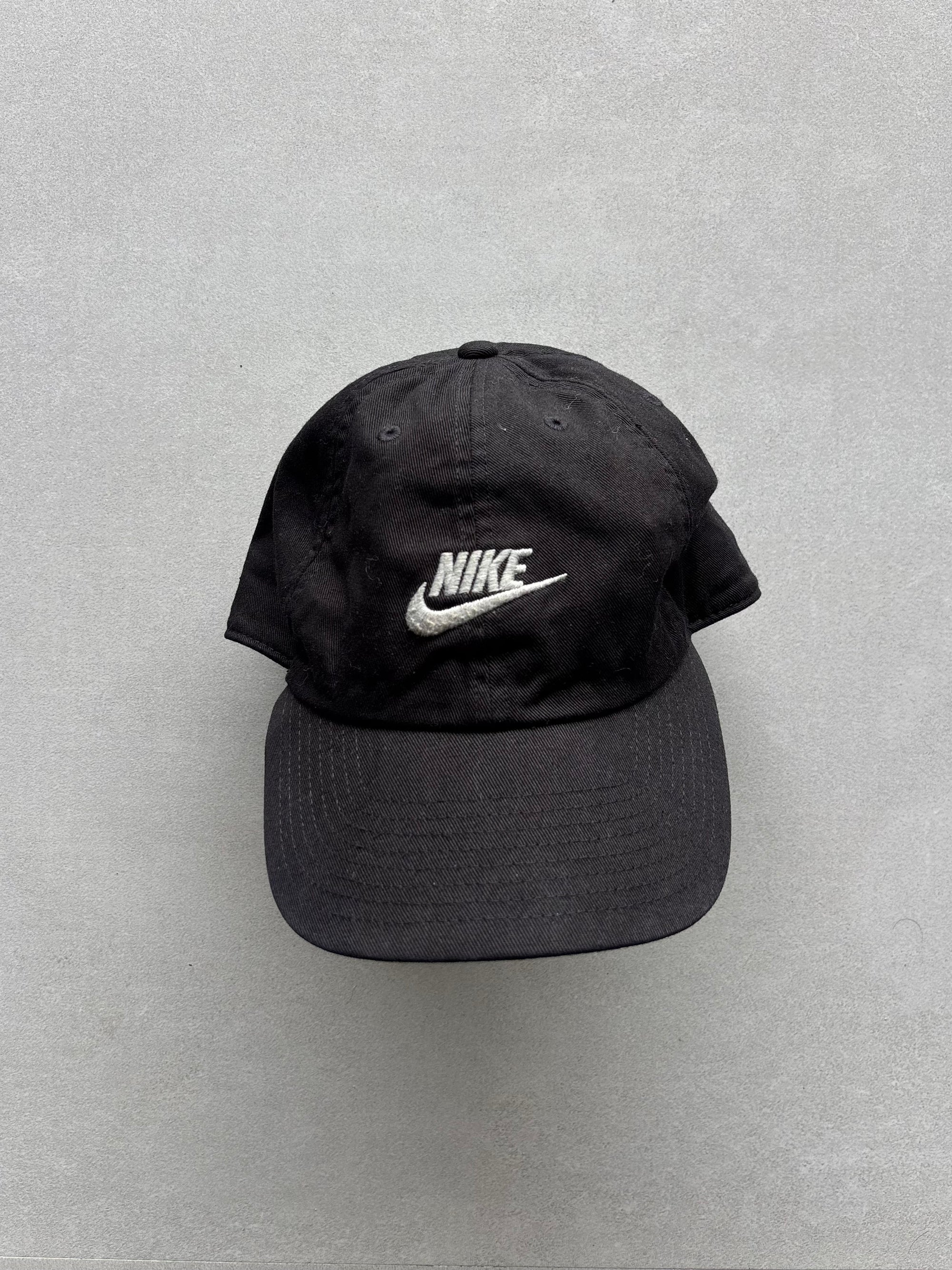 NIKE BLACK CAP