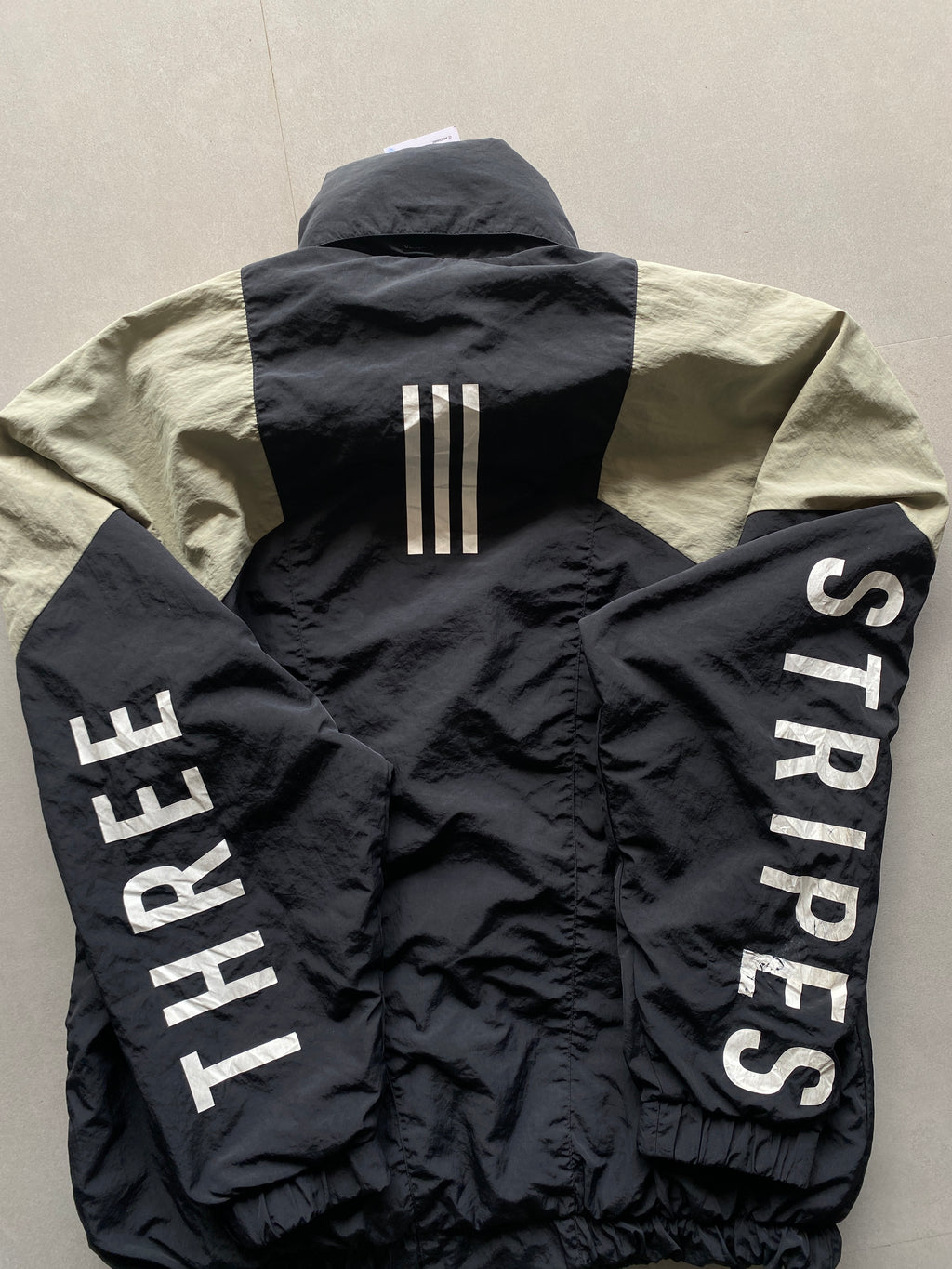 ADIDAS THREE STRIPES JACKET - L