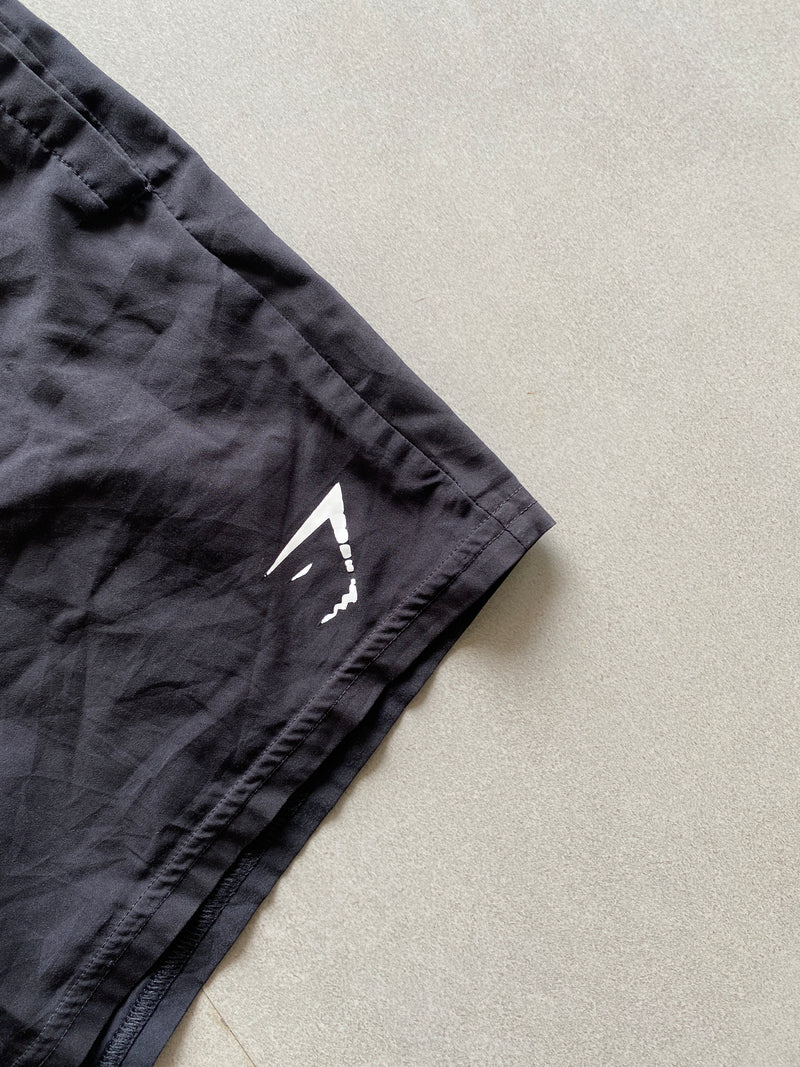 GYM SHARK SHORTS - L