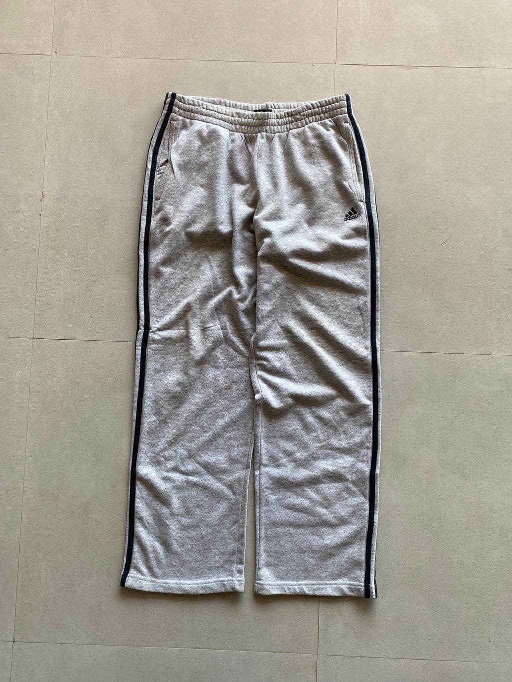 ADIDAS BAGGY SWEATPANT - M