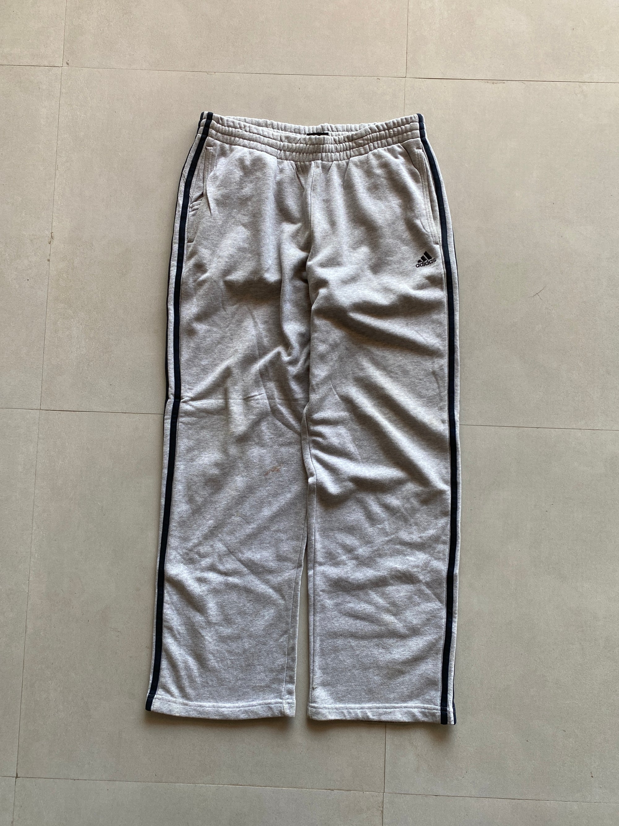 ADIDAS BAGGY SWEATPANT - M
