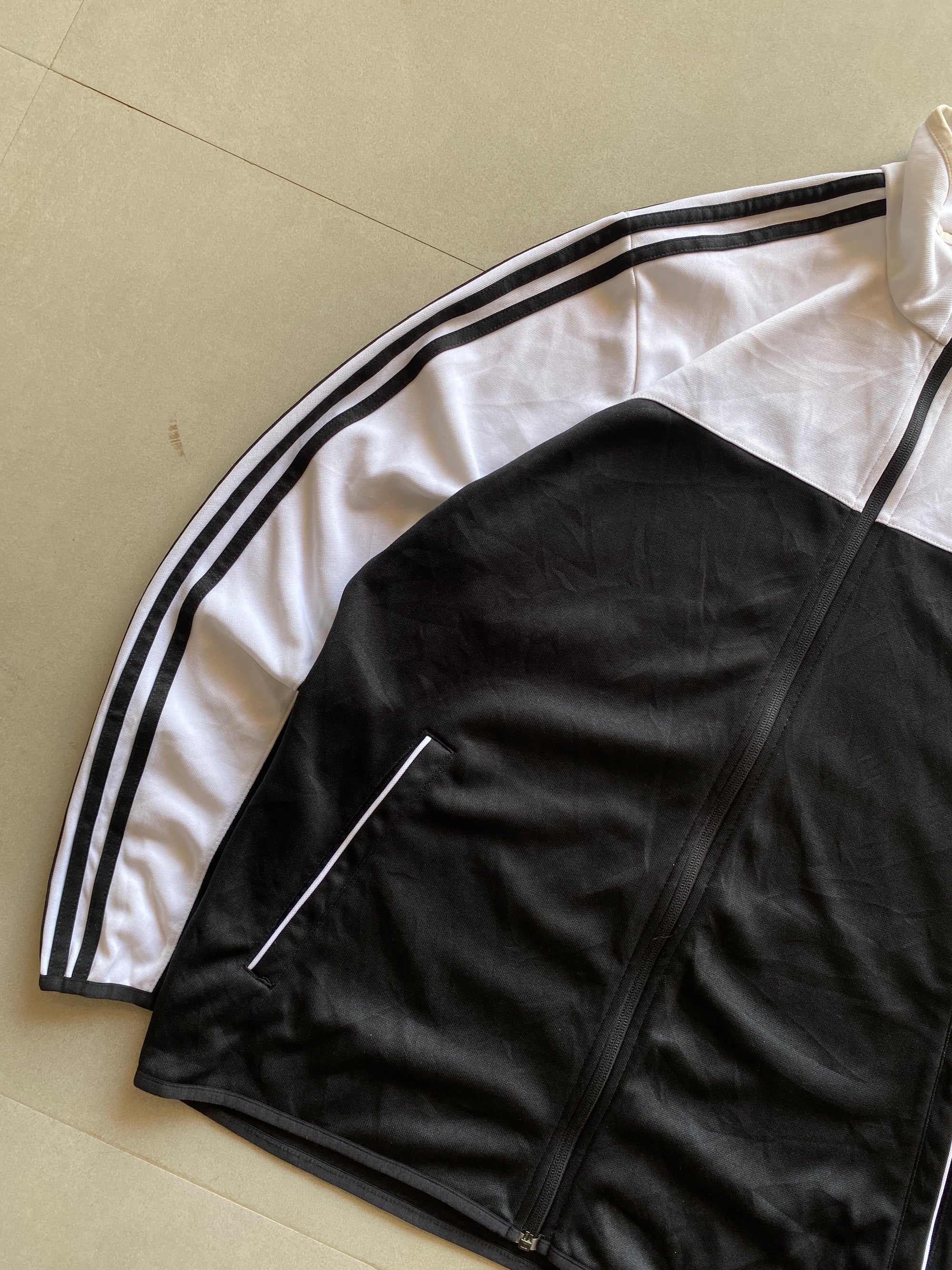 ADIDAS STRIPED JACKET - L