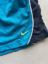VINTAGE NIKE SHORTS - M