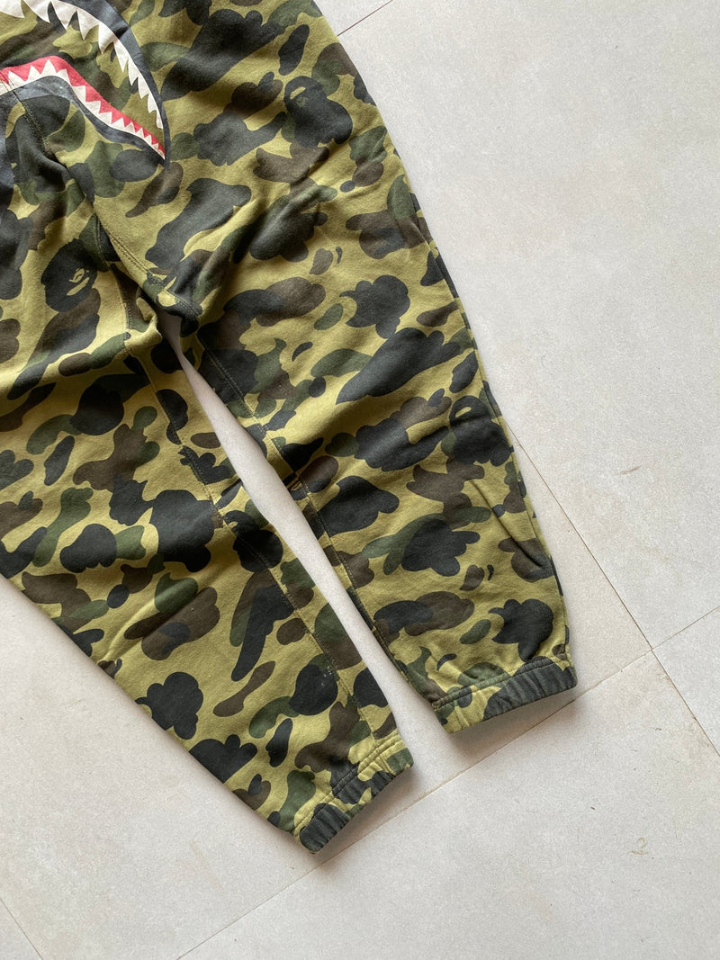 A BATHING APE SHARK SWEAT PANT - M - Aged Arc
