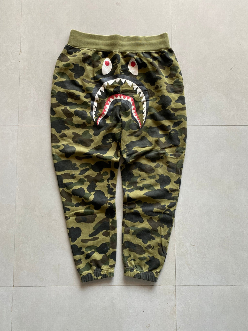 A BATHING APE SHARK SWEAT PANT - M - Aged Arc