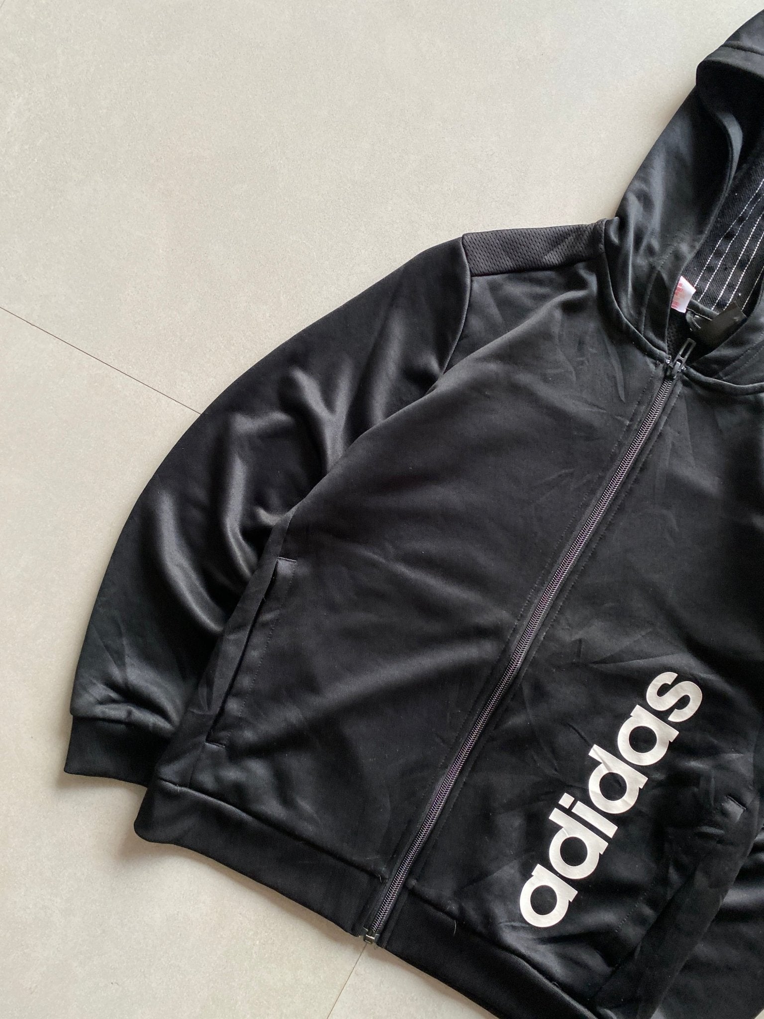 ADIDAS STRIPED SPELL OUT JACKET - XXS - Aged Arc