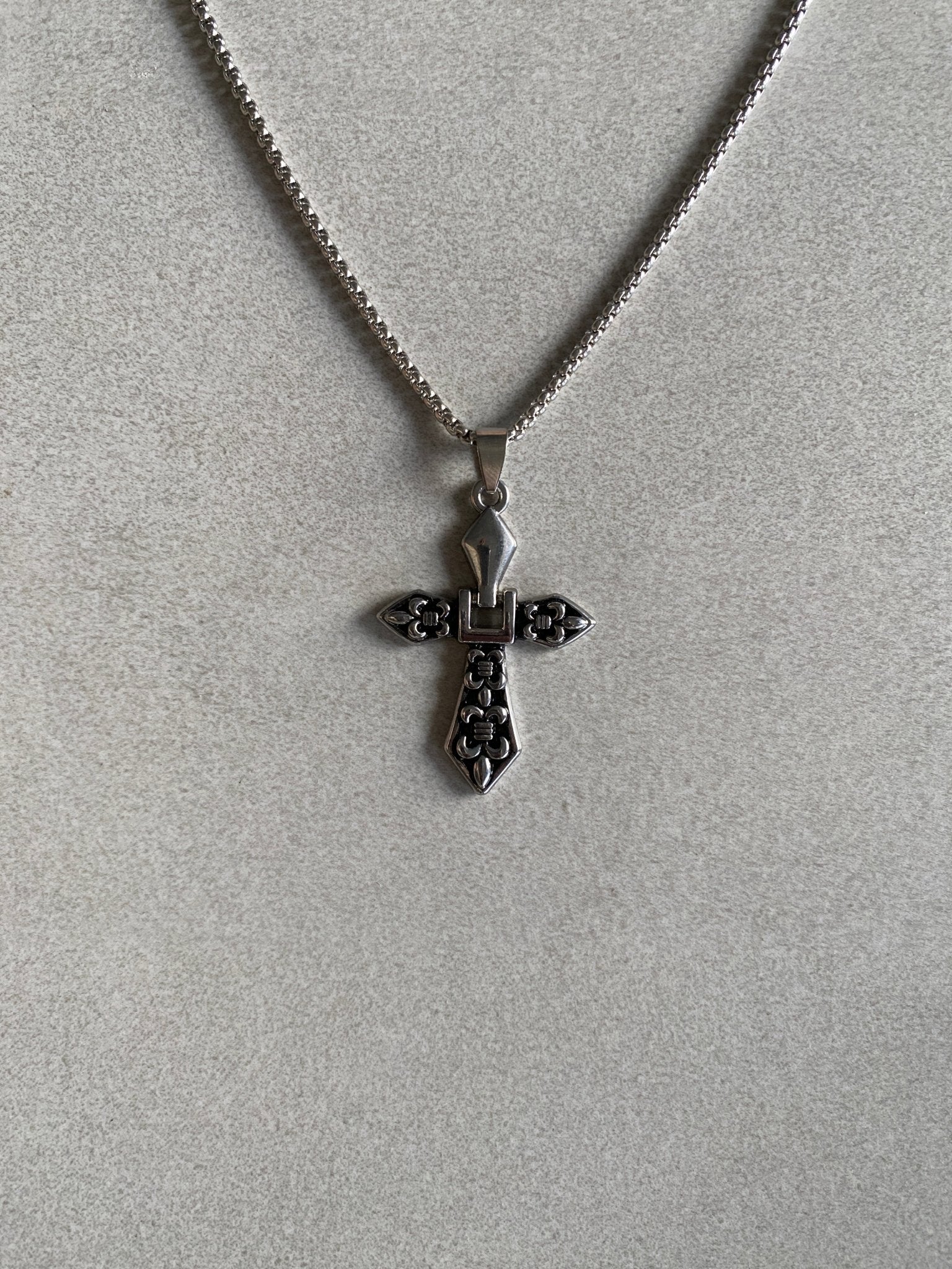 AZITA GOTHIC CROSS PENDANT CHAIN - Aged Arc
