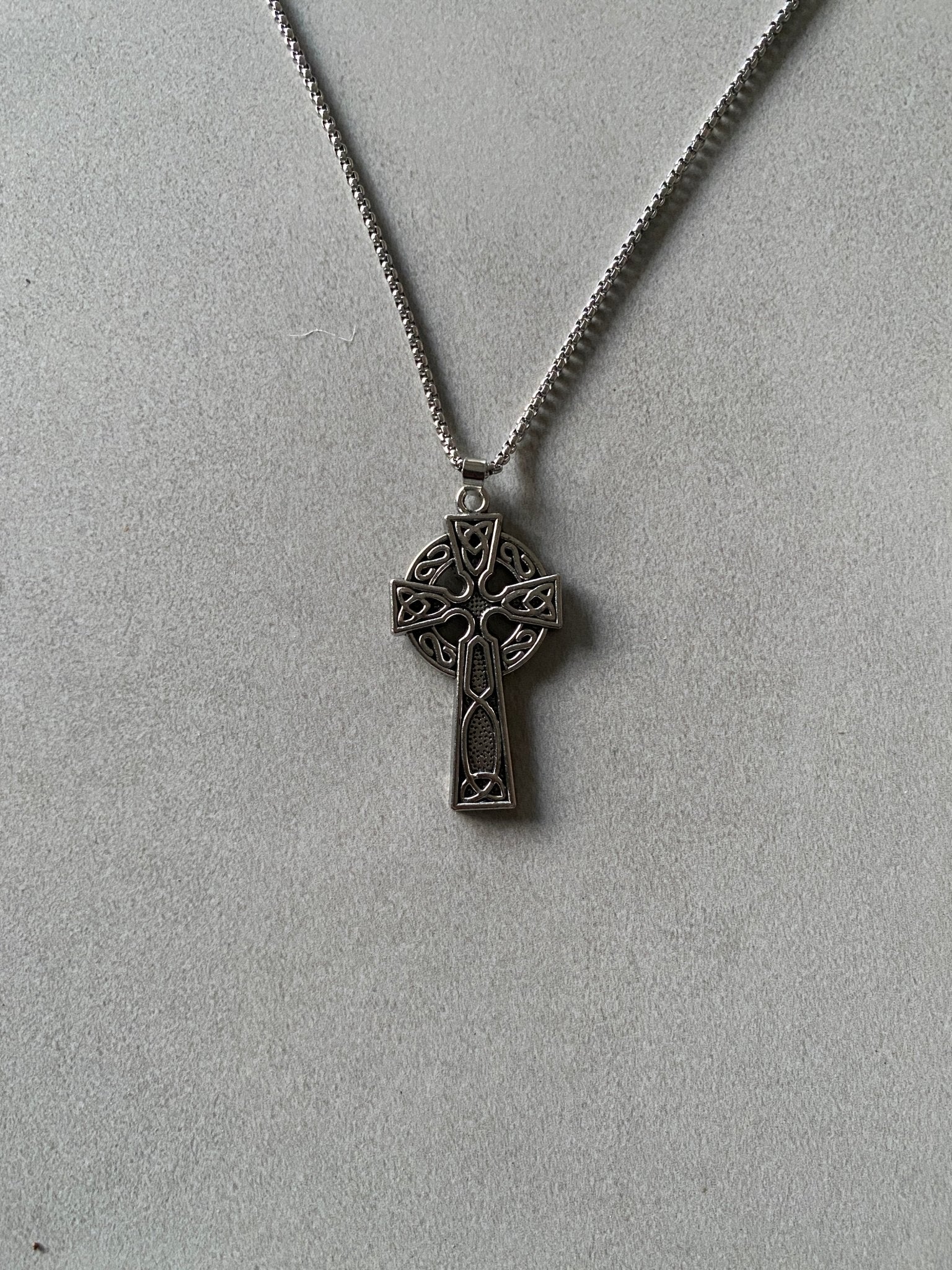 CELTIC CROSS PENDANT CHAIN - Aged Arc
