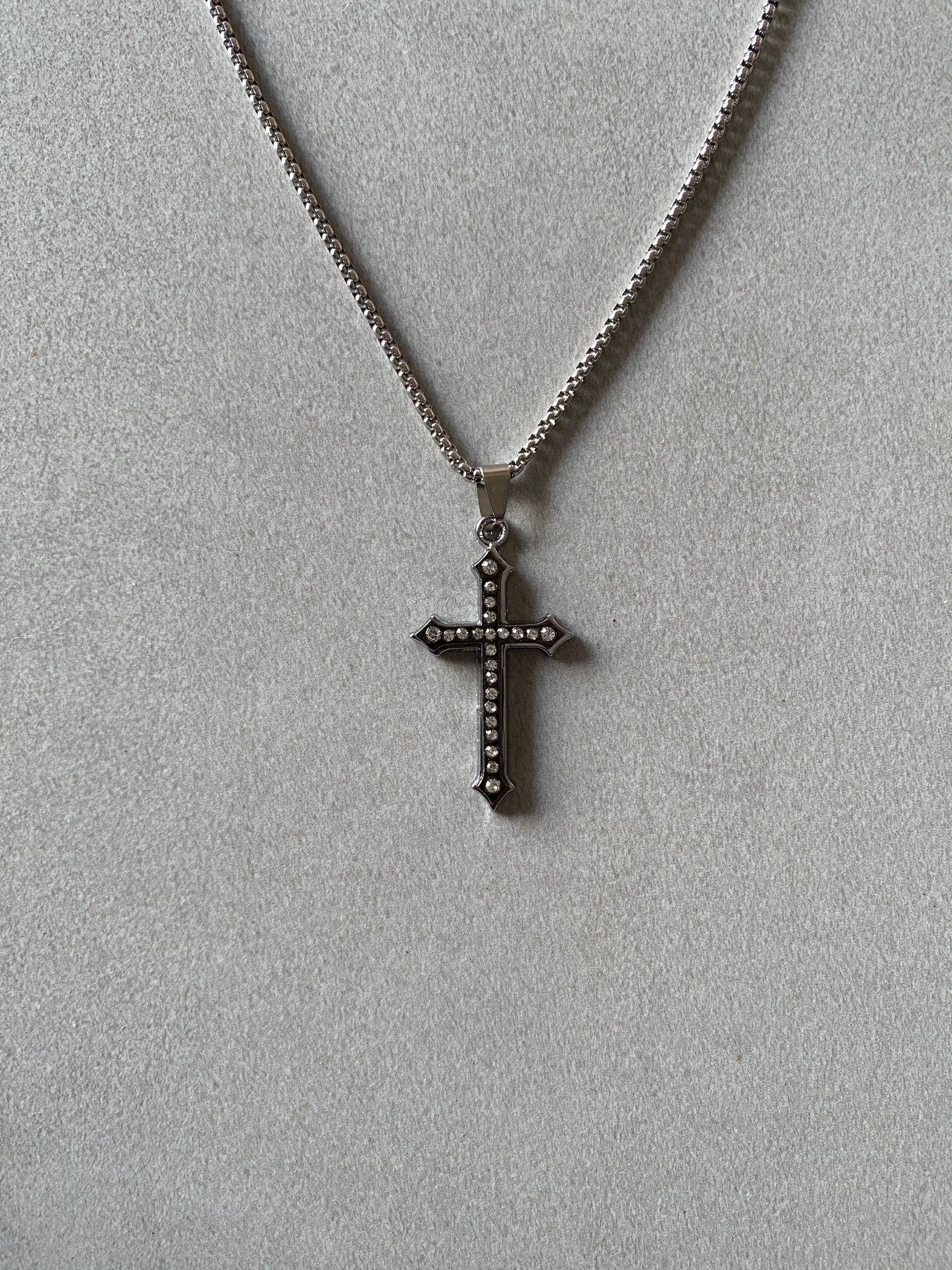CROSS PENDANT CHAIN - Aged Arc