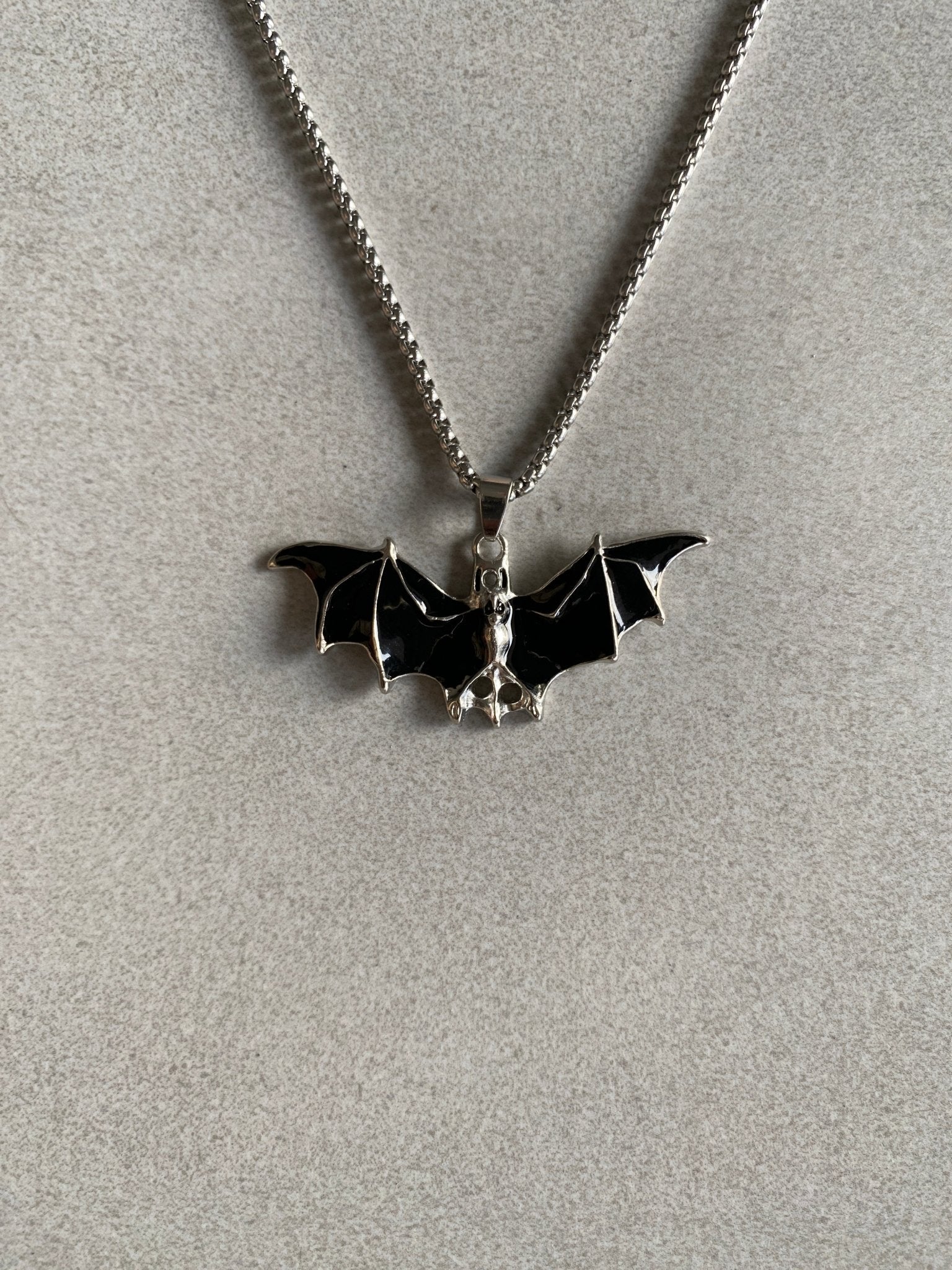 GOTHIC BAT PENDANT CHAIN - Aged Arc