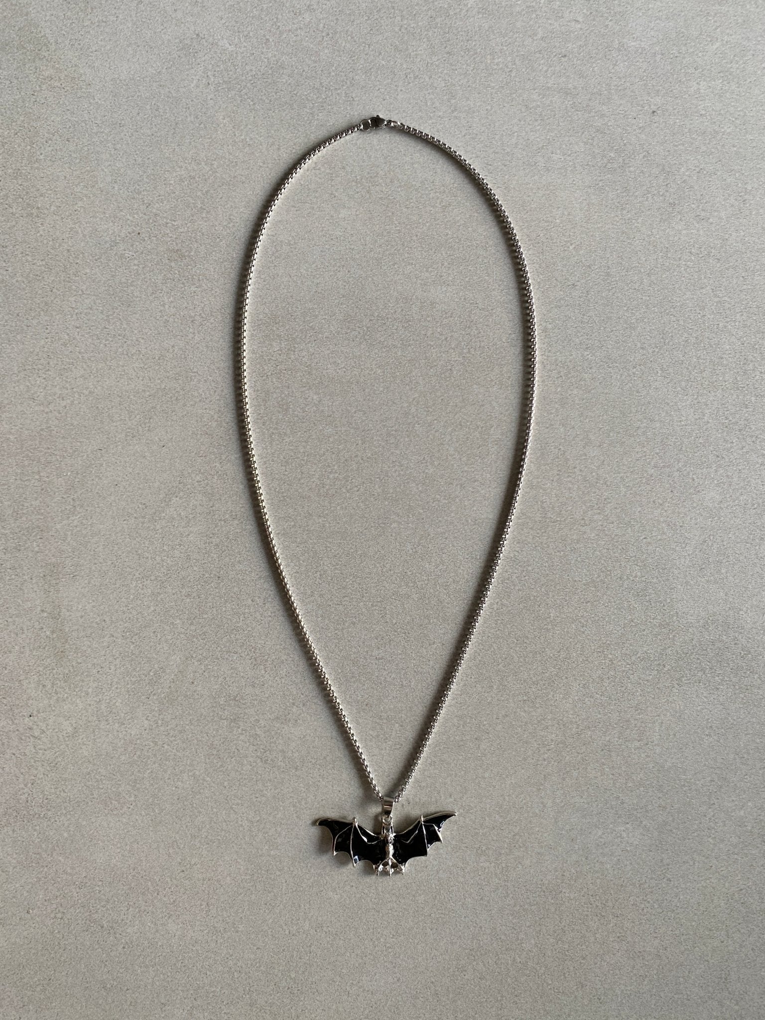 GOTHIC BAT PENDANT CHAIN - Aged Arc