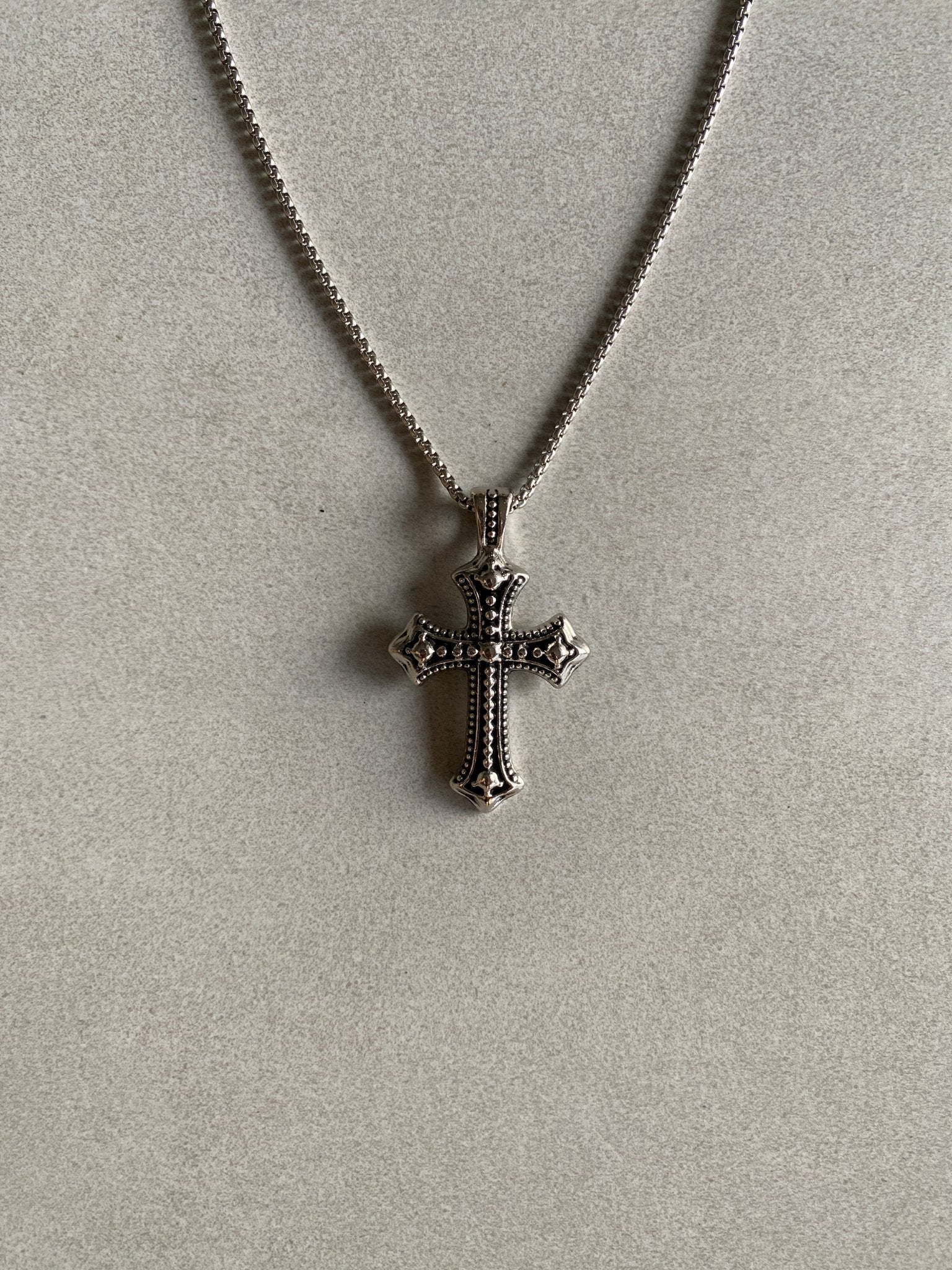 GOTHIC CROSS PENDANT CHAIN - Aged Arc