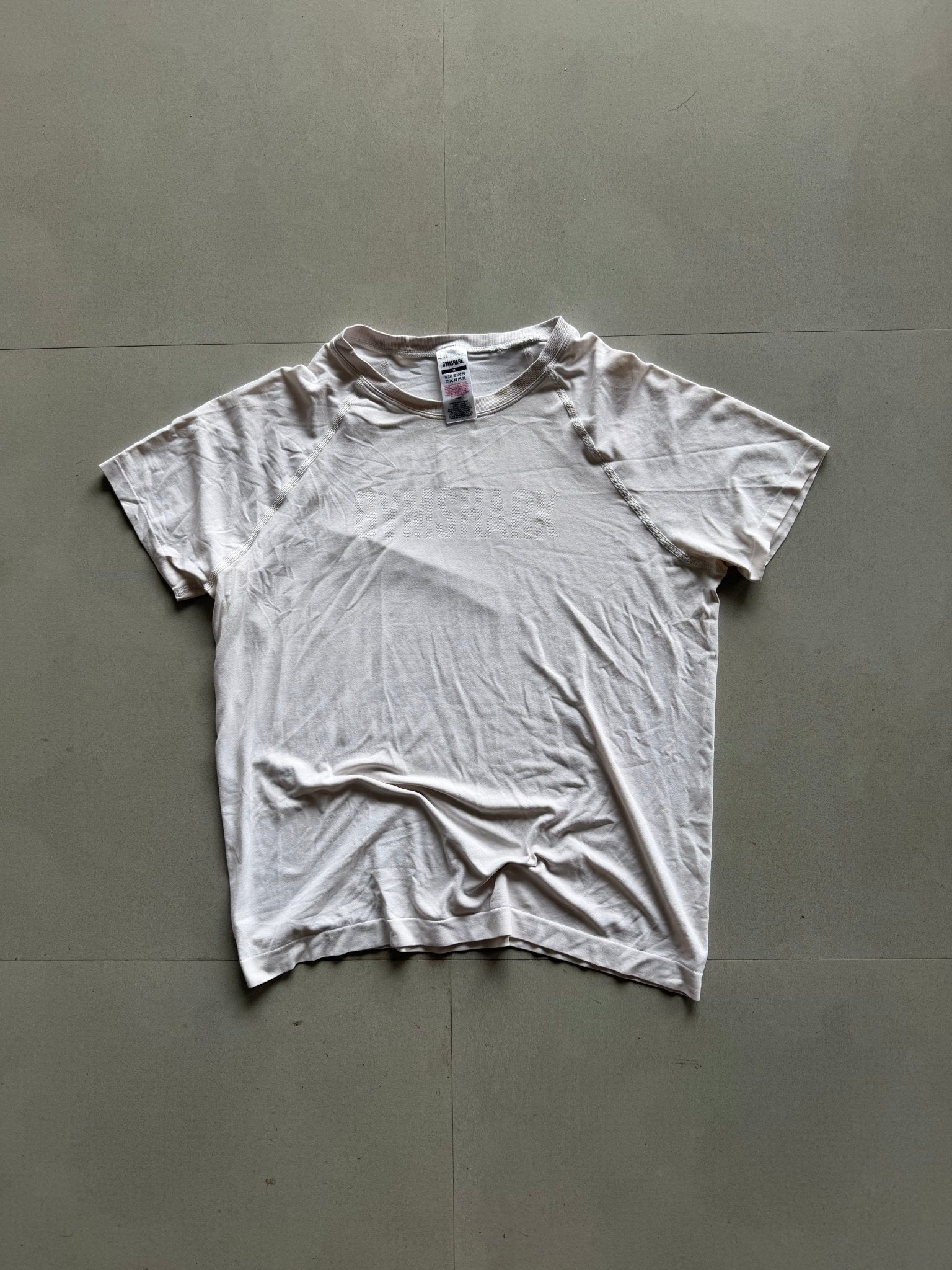 GYM SHARK SPELL OUT TEE - M - Aged Arc
