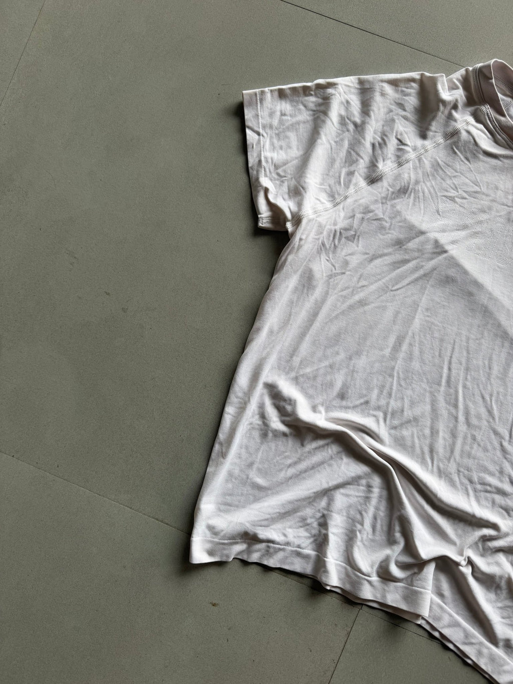 GYM SHARK SPELL OUT TEE - M - Aged Arc