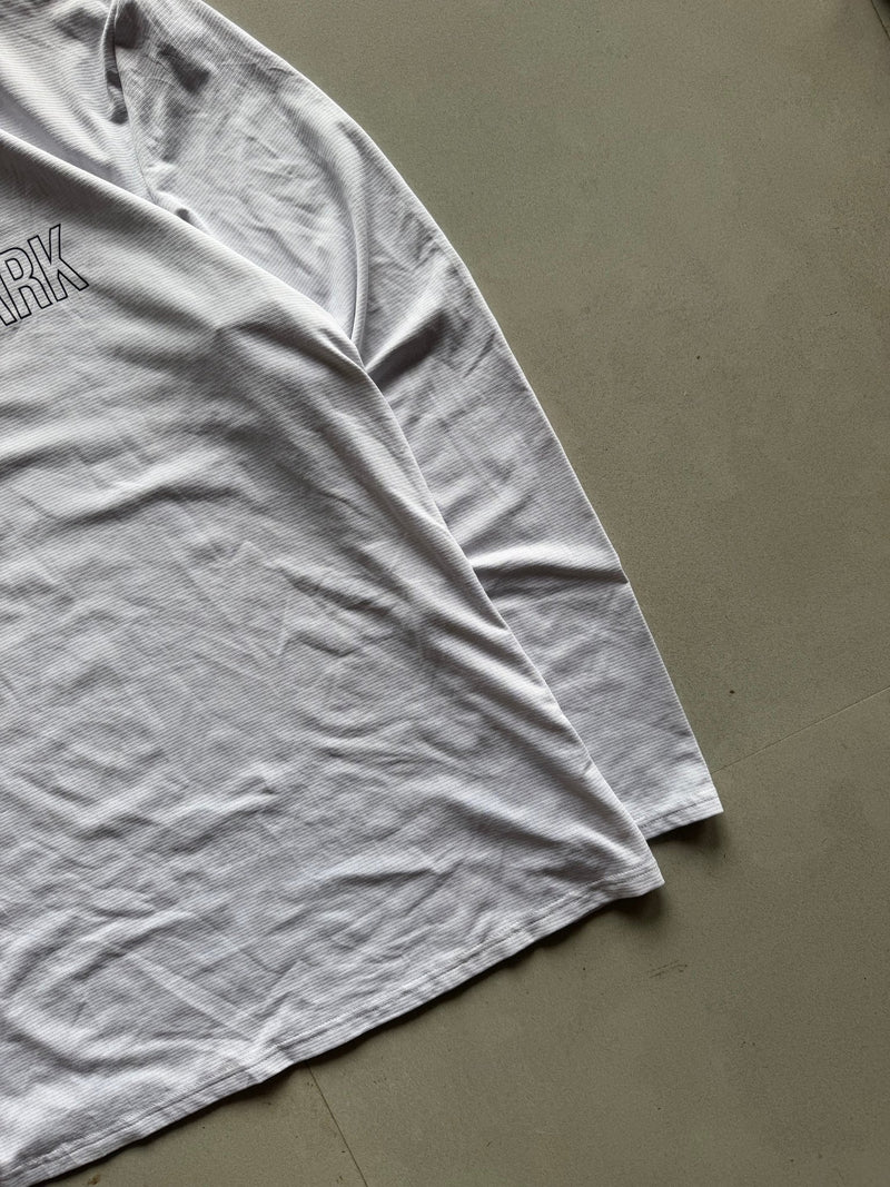 GYM SHARK SPELL OUT TEE - M - Aged Arc