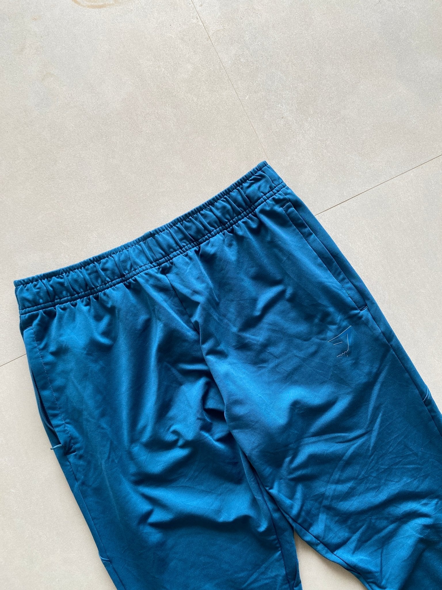 GYM SHARK SWEAT PANTS - M - Aged Arc