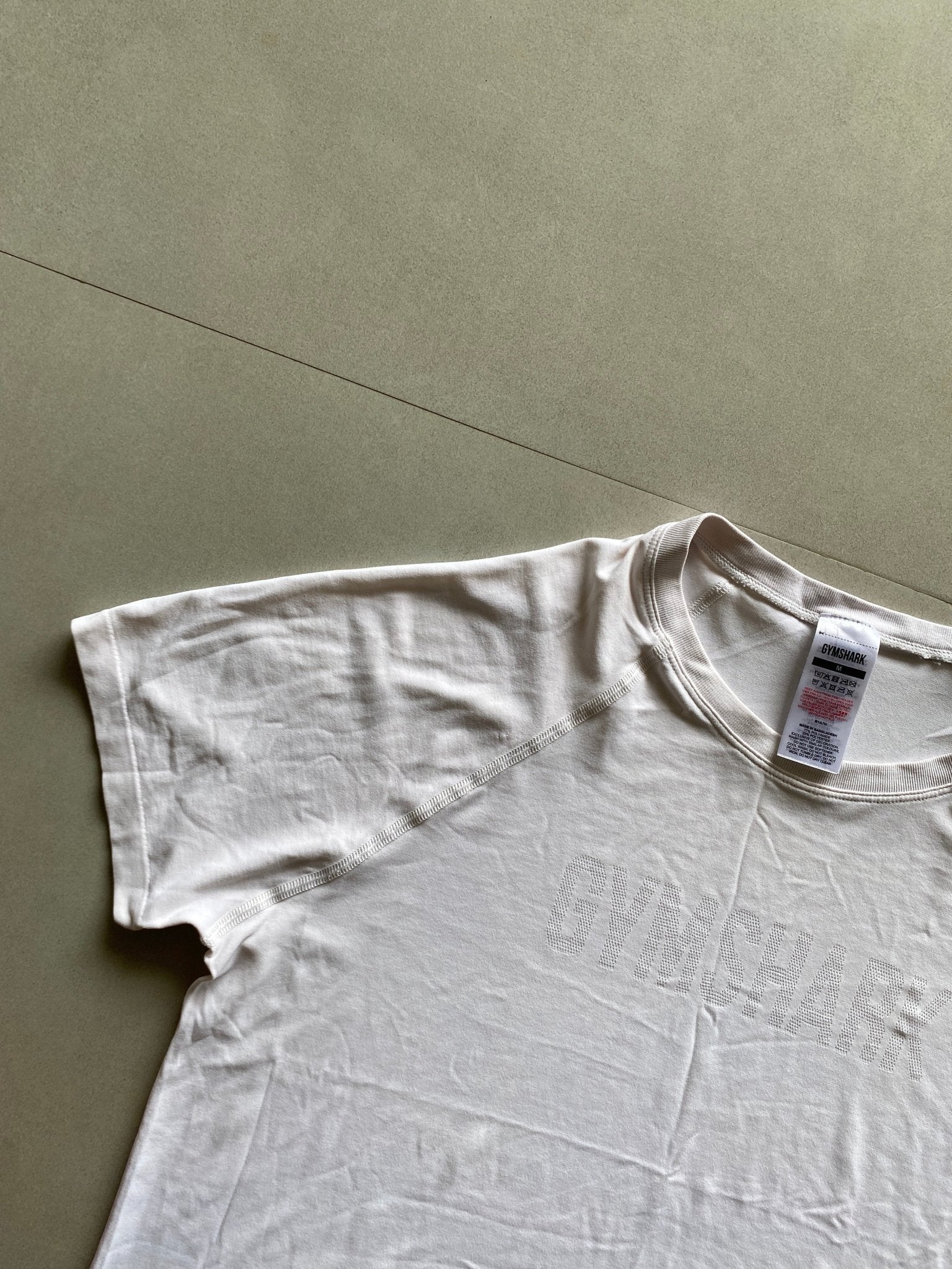 GYM SHARK TEE - M - Aged Arc