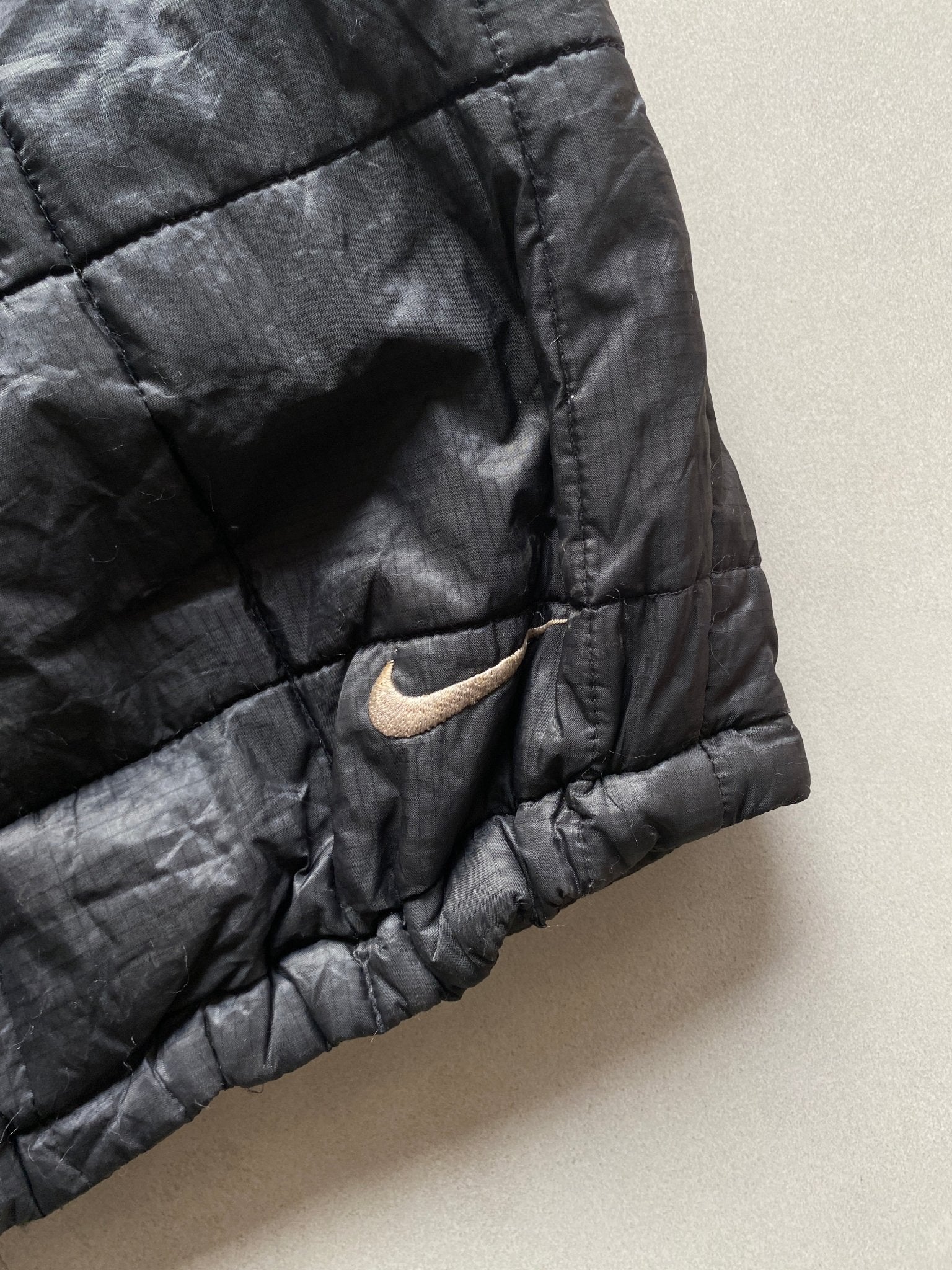 NIKE ACG QUILTED VEST -L - Aged Arc