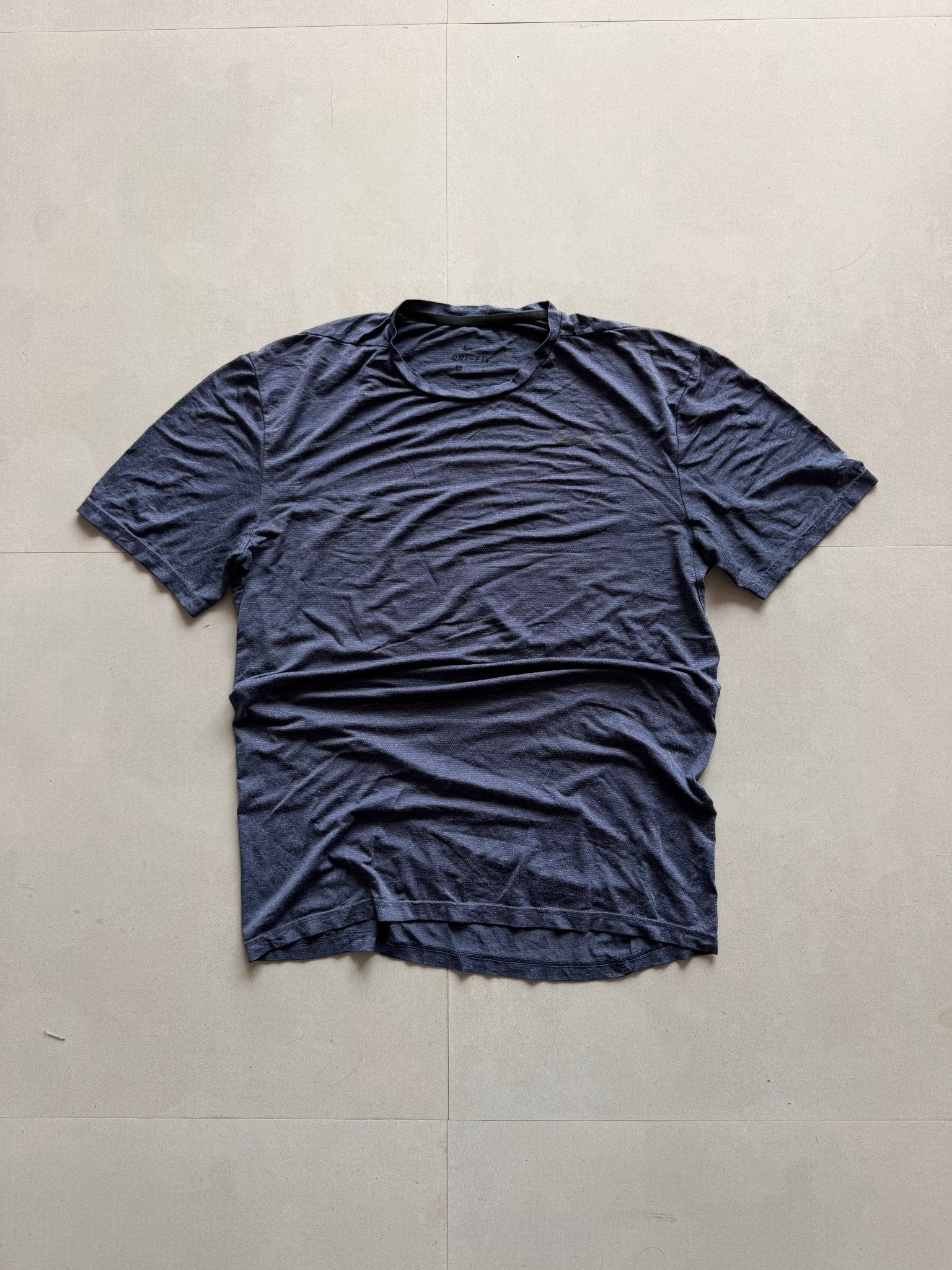 NIKE DRI FIT TEE - L - Aged Arc