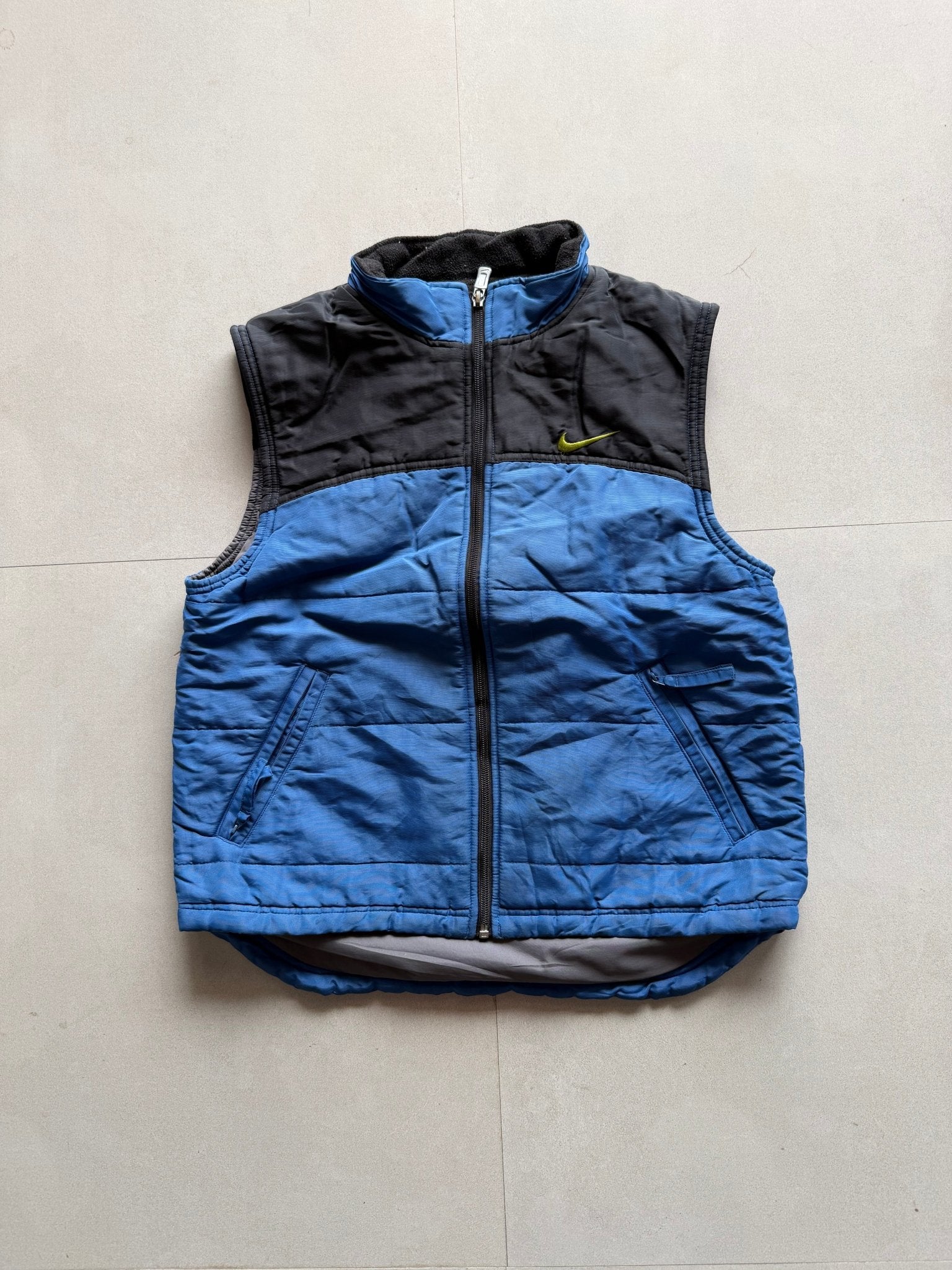 NIKE PUFFER VEST - XS - Aged Arc