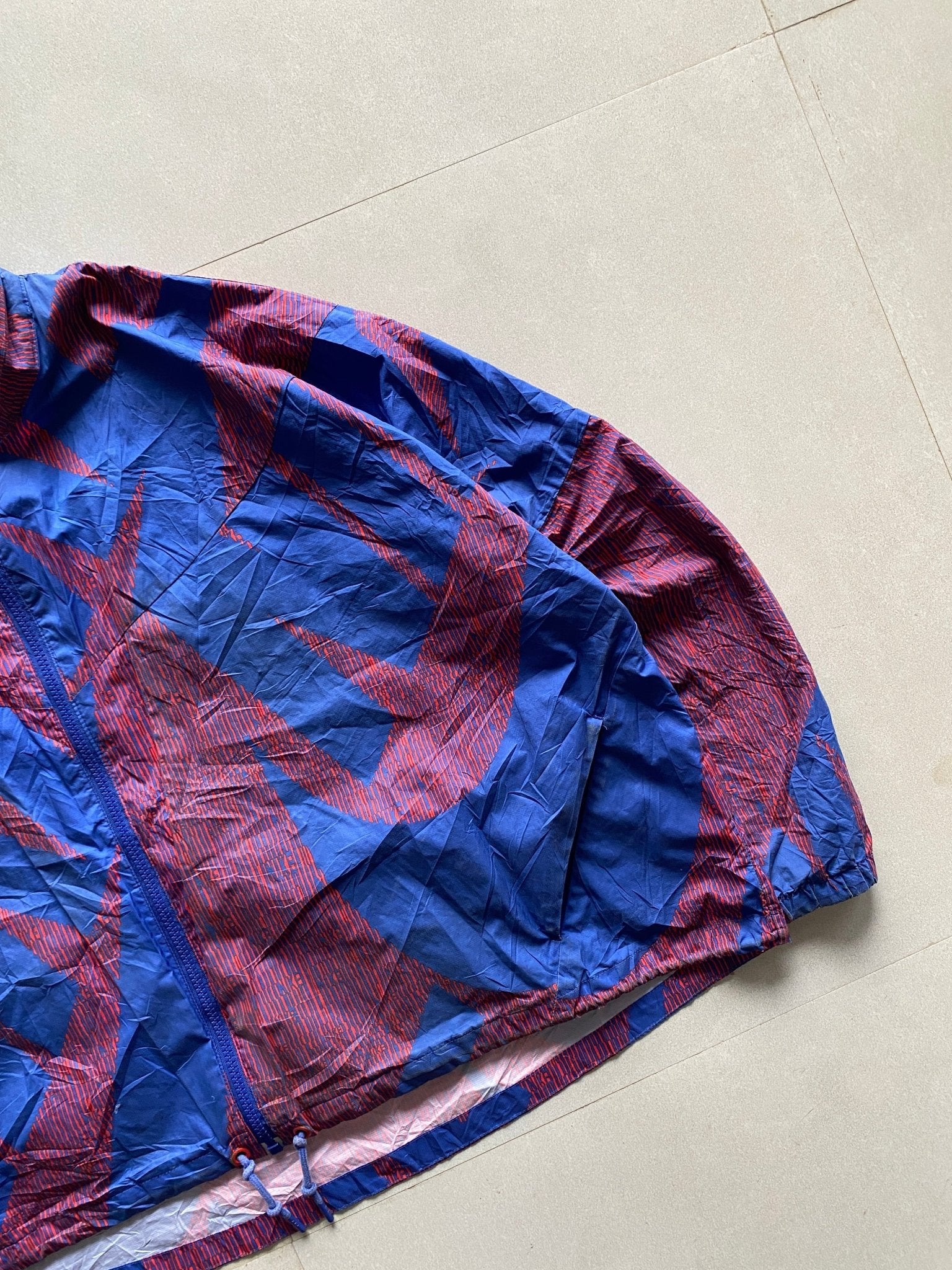 NIKE SPELL OUT WOMENS CROPPED JACKET - L - Aged Arc