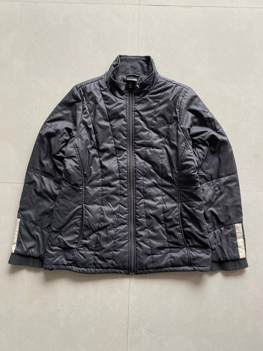 NIKE WOMENS LIGHT WEIGHT PUFFER JACKET - S - Aged Arc