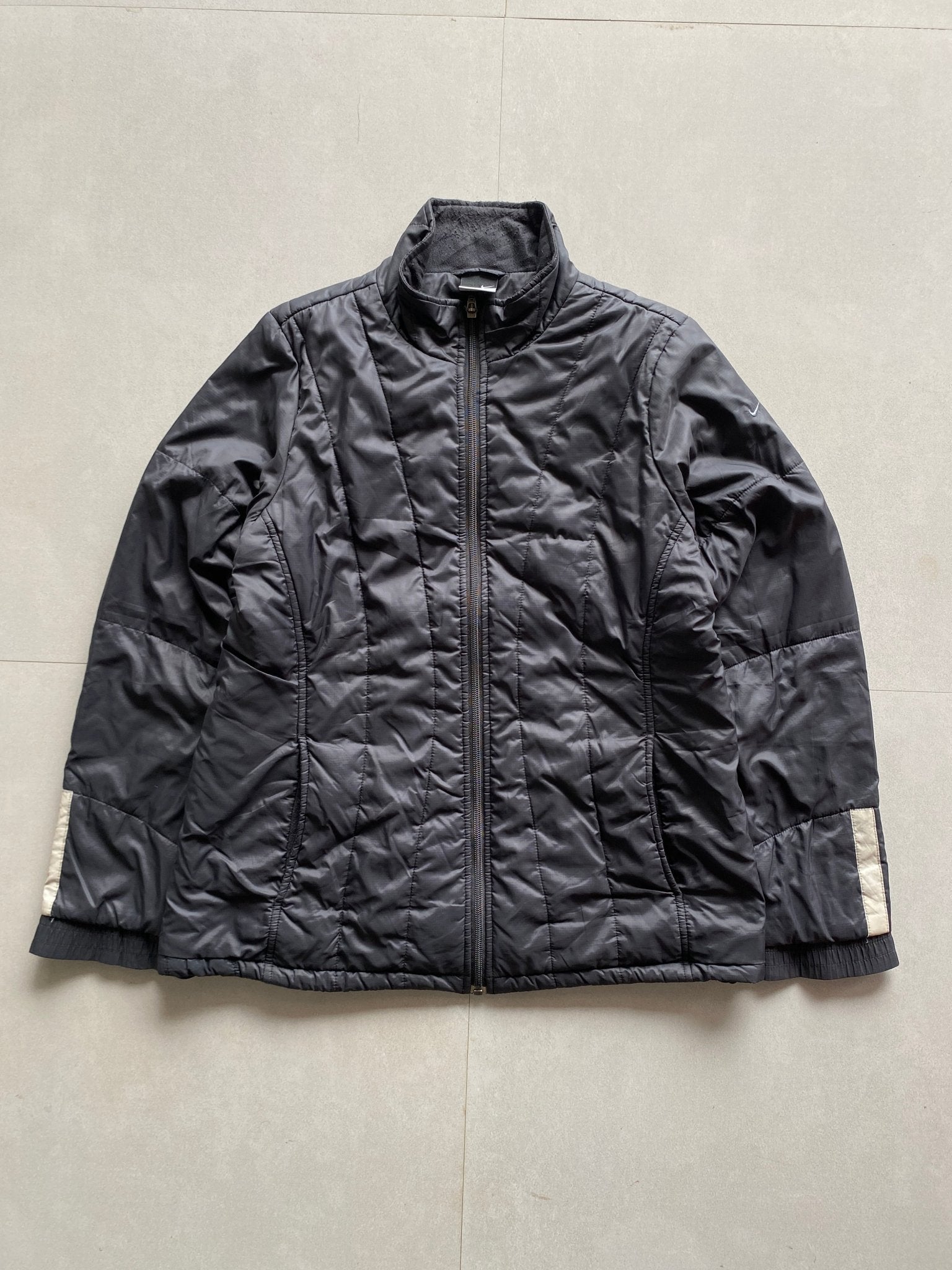 NIKE WOMENS LIGHT WEIGHT PUFFER JACKET - S - Aged Arc