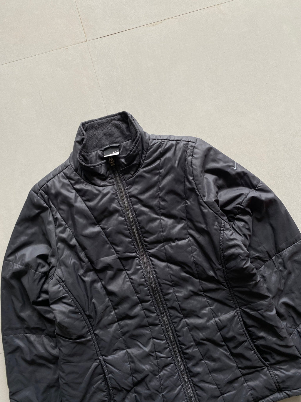 NIKE WOMENS LIGHT WEIGHT PUFFER JACKET - S - Aged Arc