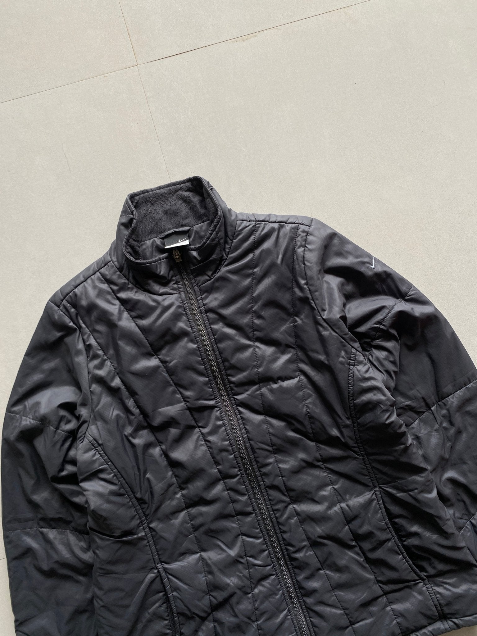 NIKE WOMENS LIGHT WEIGHT PUFFER JACKET - S - Aged Arc