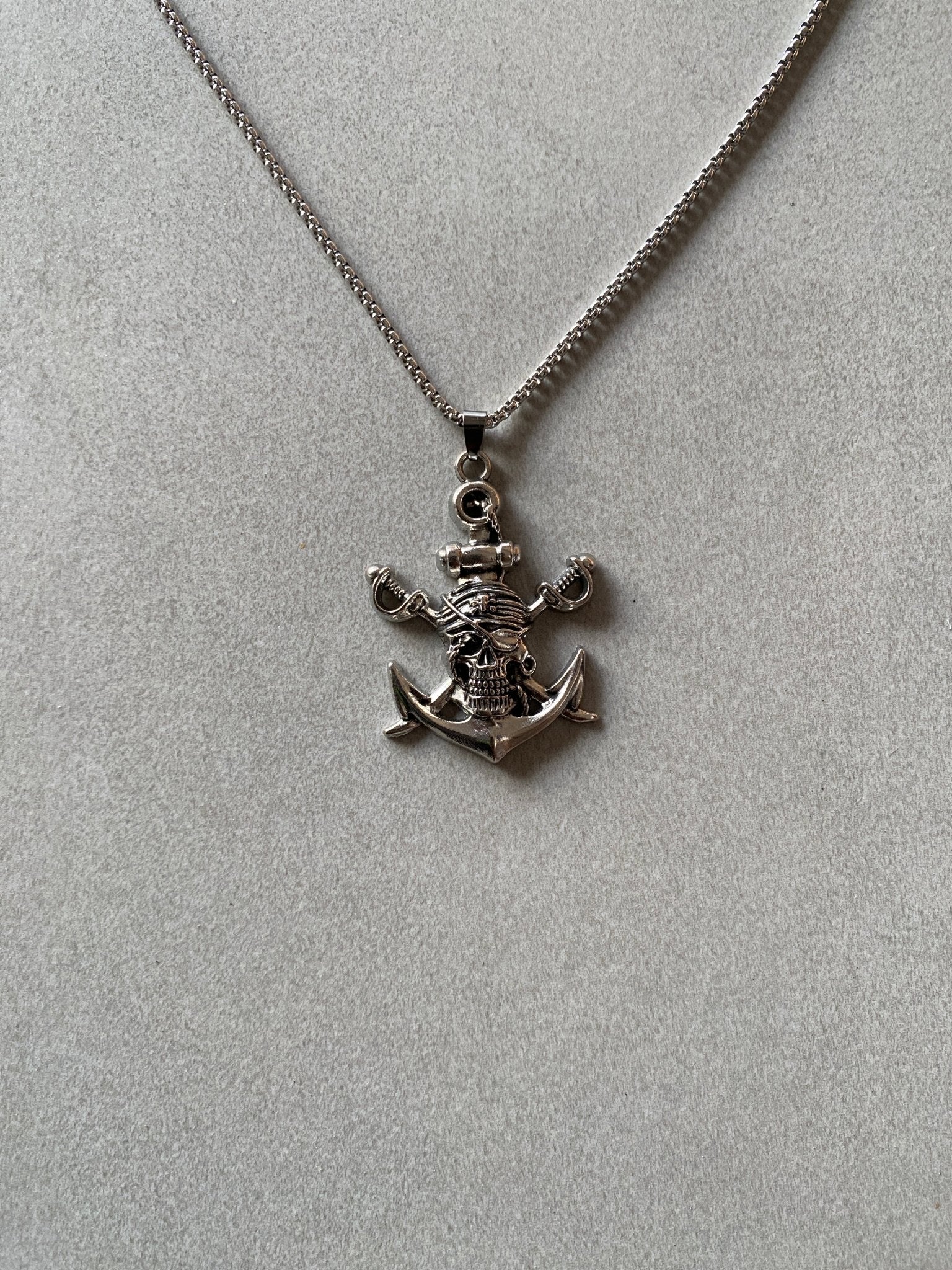 PIRATE SKULL PENDANT CHAIN - Aged Arc