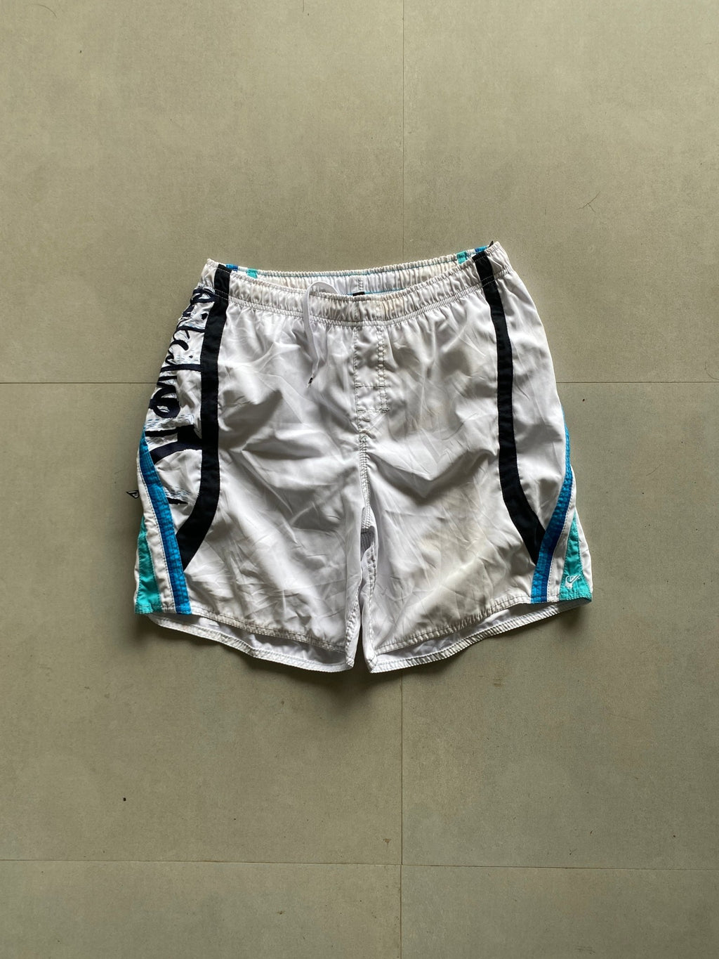 QUICK SILVER SURF SHORTS - M - Aged Arc